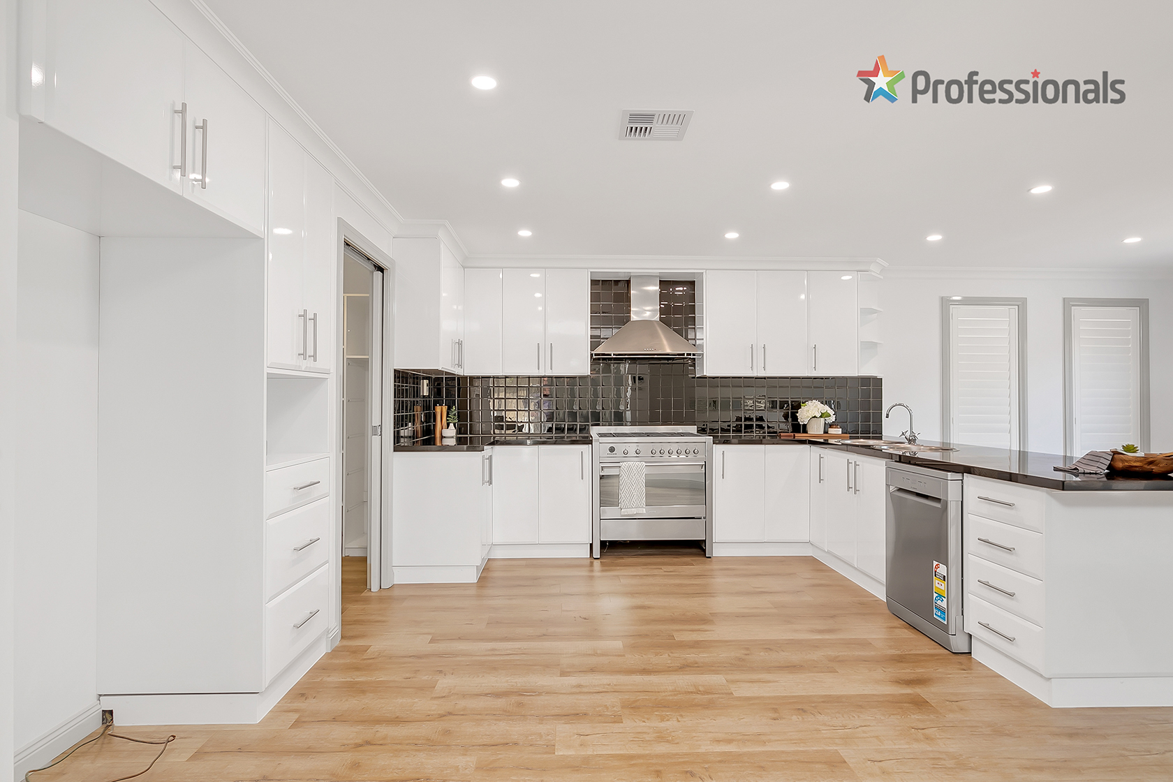 37 WATERVALE BVD, TAYLORS HILL VIC 3037, 0 Bedrooms, 0 Bathrooms, House