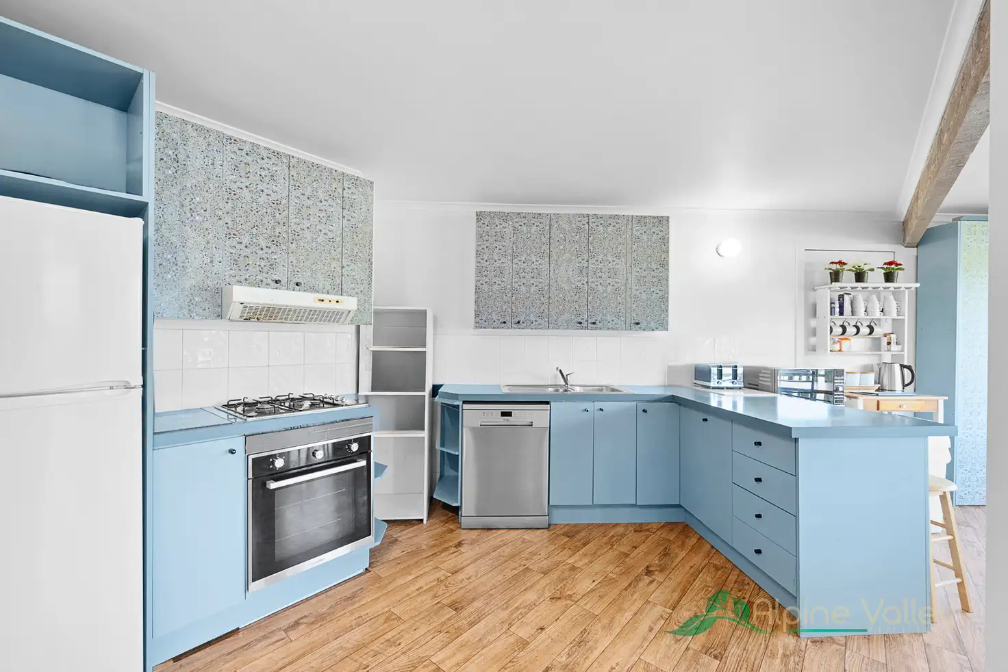 TUDOR ROSE HOMESTAY 11 HORES LANE, Tawonga, Wangaratta, 0 침실, 0 욕실, House