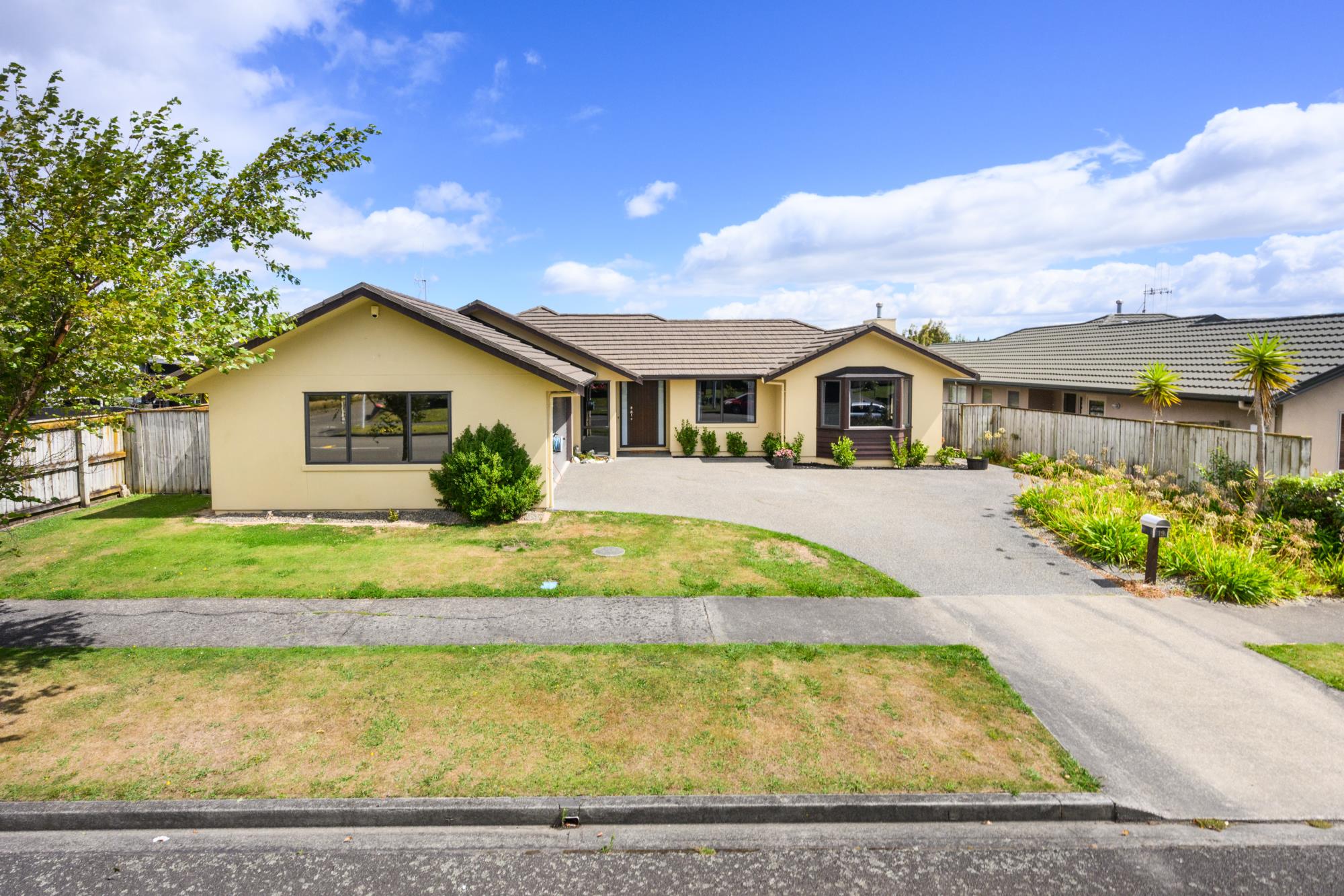 19 Johnstone Drive, Fitzherbert, Palmerston North City, 4 rūma, 2 rūma horoi, House