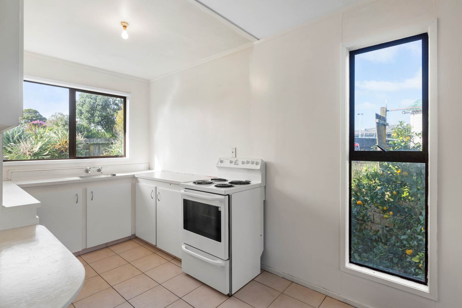 2/18 Leonard Road, Mount Wellington, Auckland City, 3 ห้องนอน, 1 ห้องน้ำ