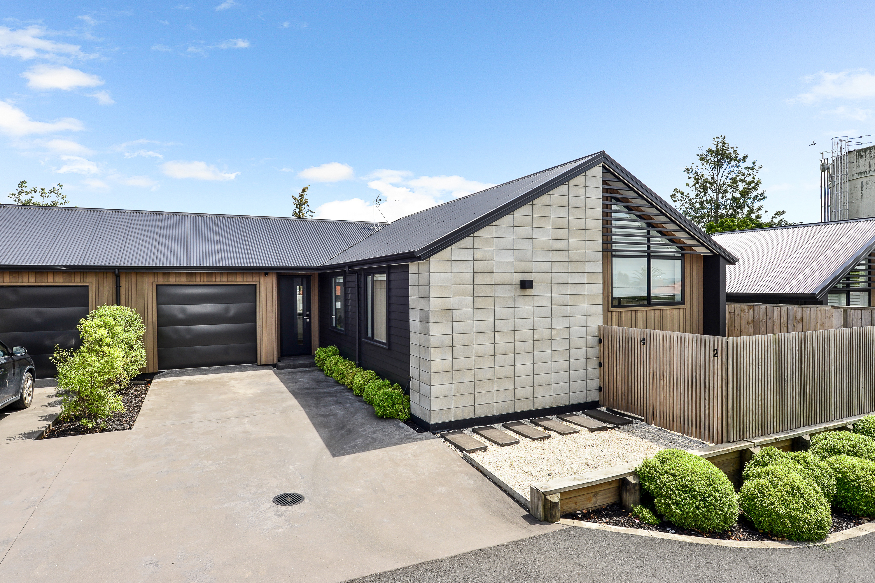 2/103 Cambridge Road, Hillcrest