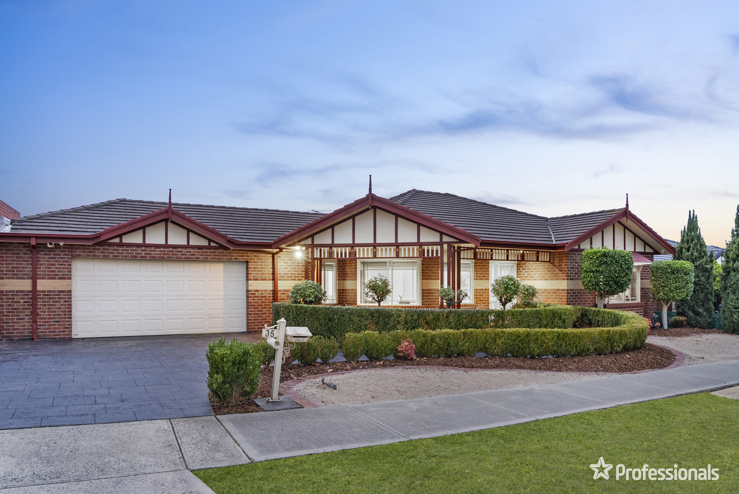 35 WAKELIN CR, TAYLORS LAKES VIC 3038, 0 Bedrooms, 0 Bathrooms, House
