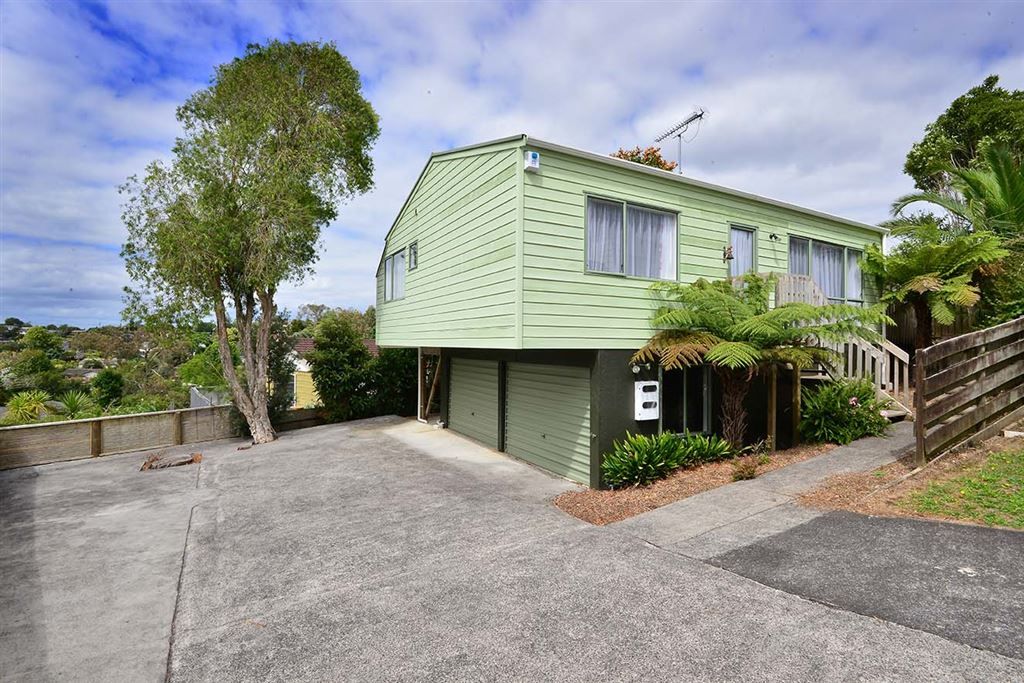 2/8 Finn Place, Totara Vale, North Shore City, 3 રૂમ, 2 બાથરૂમ