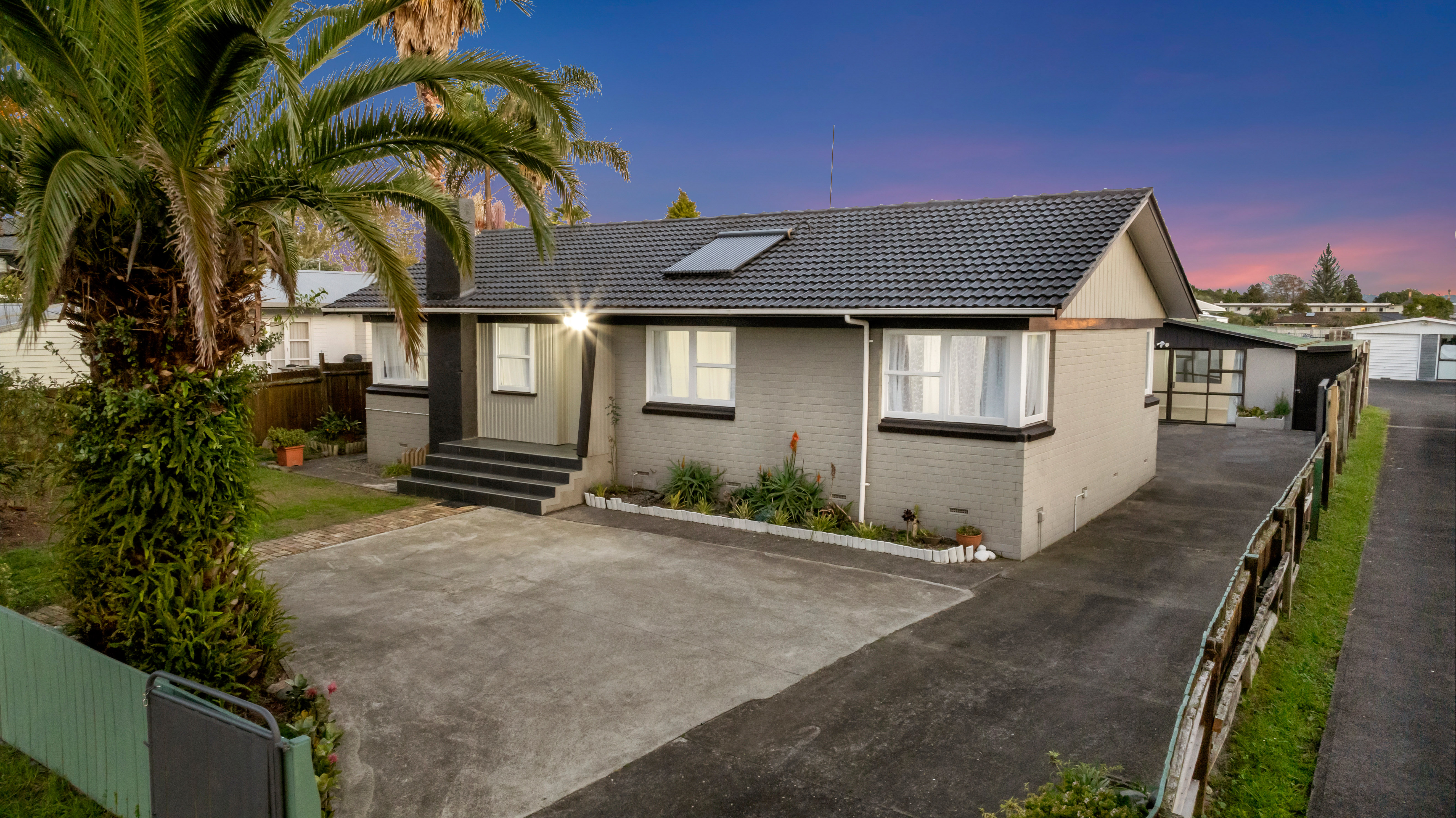 38 Pinedale Place, Henderson, Waitakere City, 5 कमरे, 0 बाथरूम, House