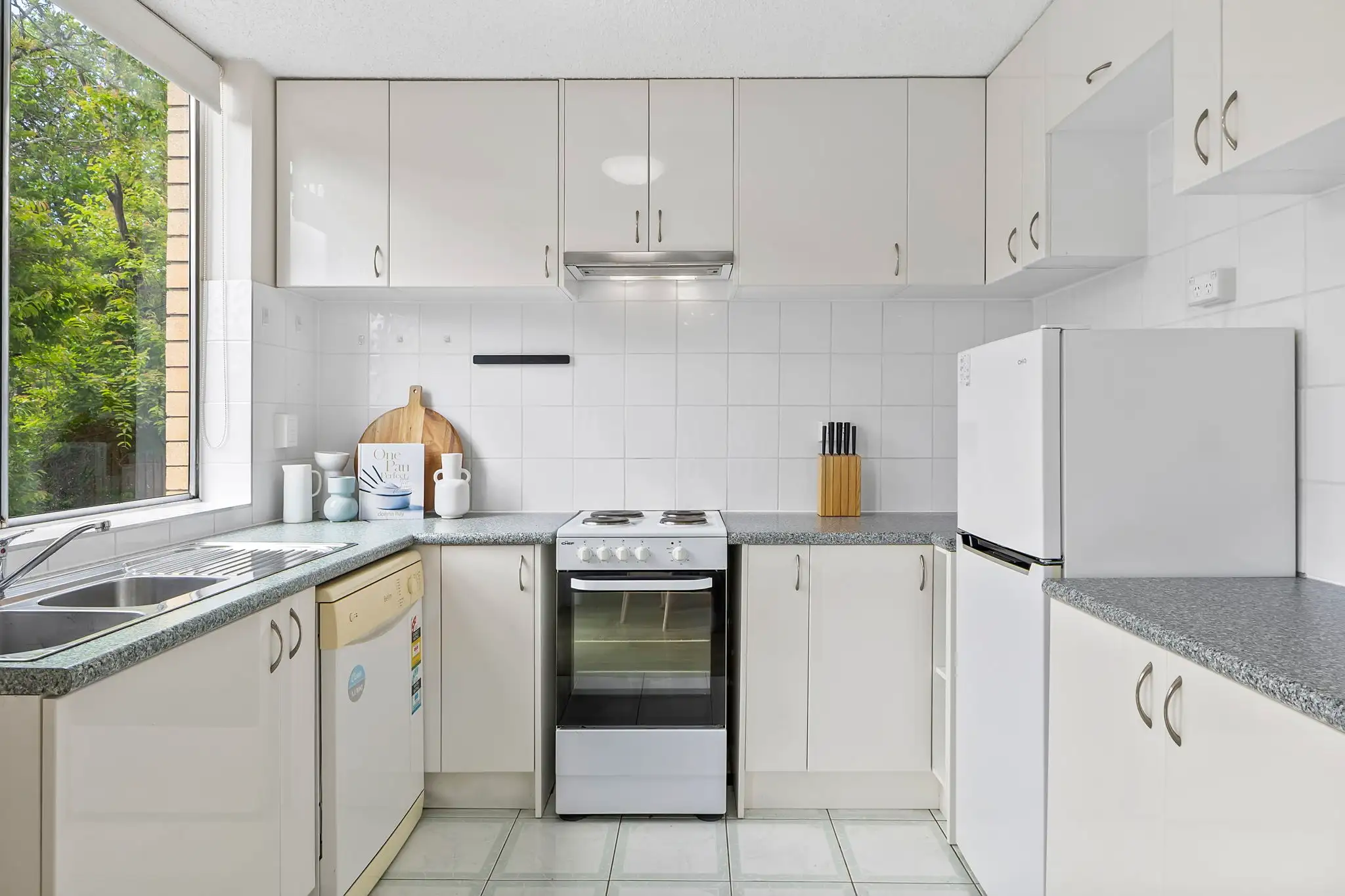 UNIT 4 28 UNDERHILL AV, Indooroopilly, Brisbane Western Region, 0 कमरे, 0 बाथरूम, Unit