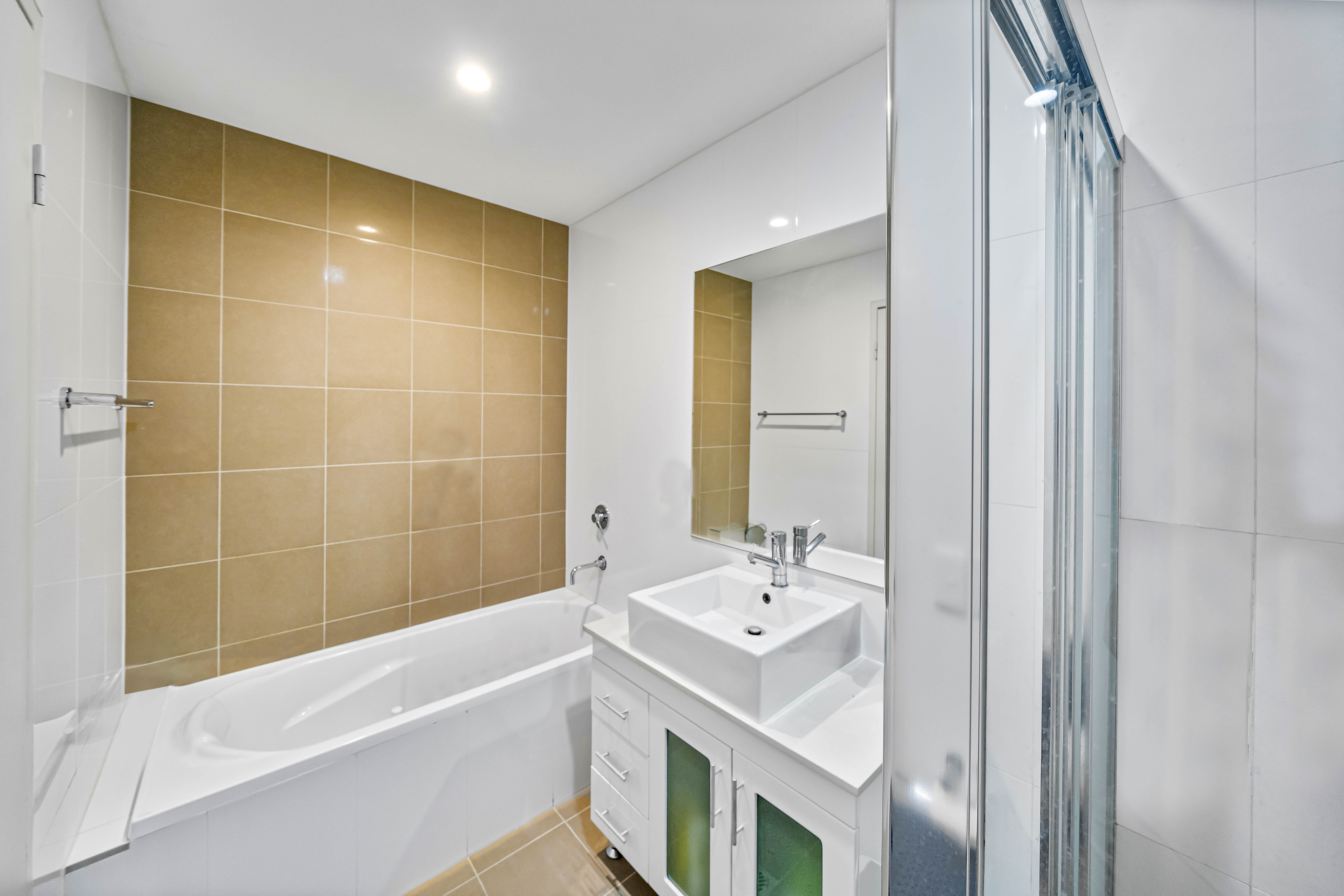 BROADWAY APARTMENTS 20 MATTHEWS ST, Punchbowl, South Western Suburbs, 0 غرف, 0 حمامات, Unit