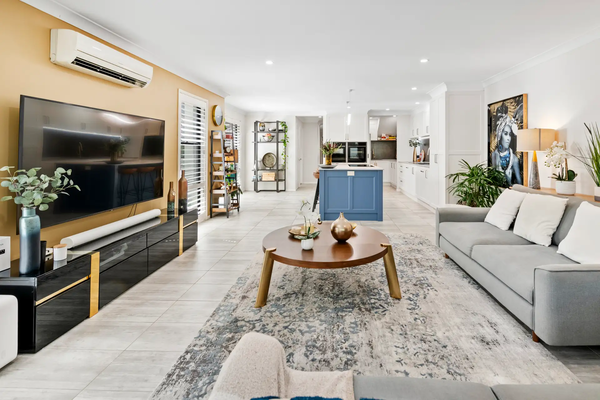 UNIT 2 28 ABALONE AV, Paradise Point, Gold Coast, 0 Bedrooms, 0 Bathrooms, Townhouse