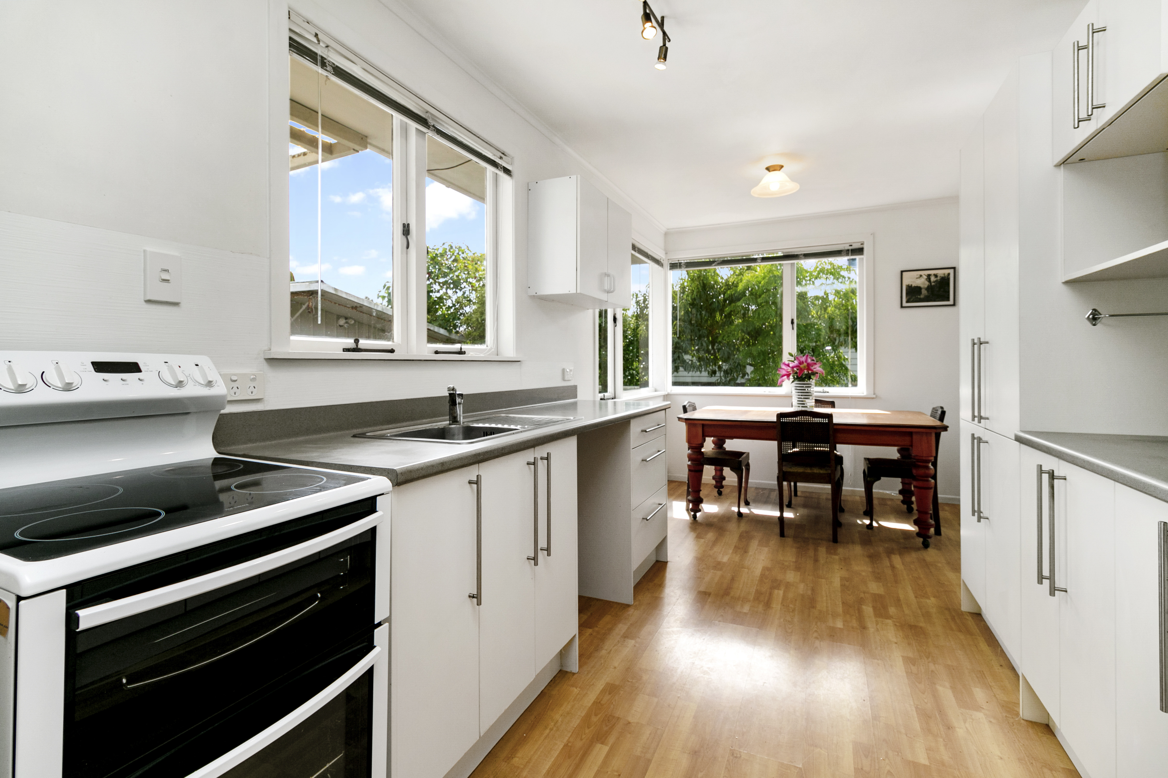 16 Koru Street, Mangere Bridge, Manukau City, 2 Bedrooms, 1 Bathrooms, House