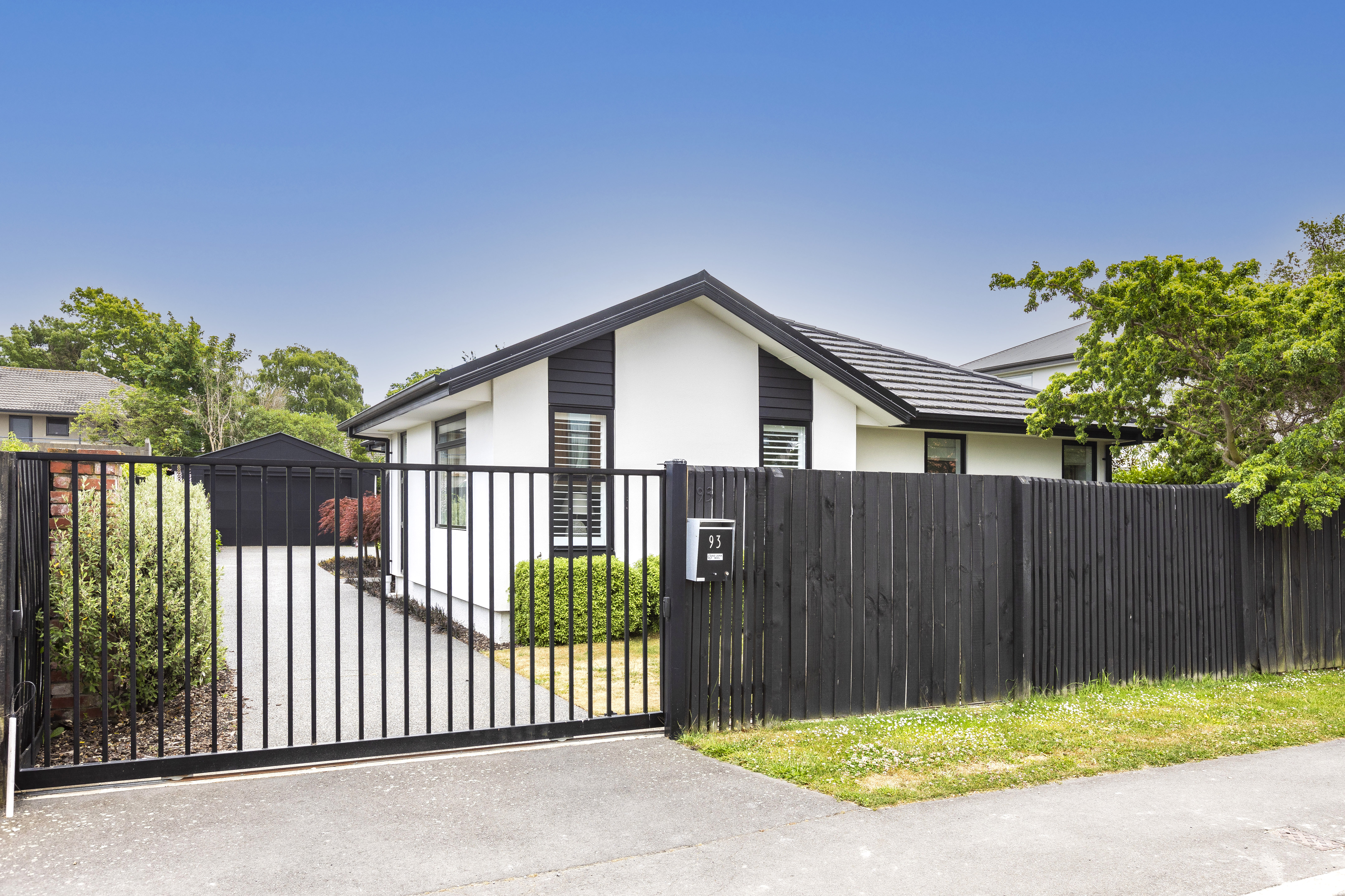 93 Edgeware Road, Saint Albans