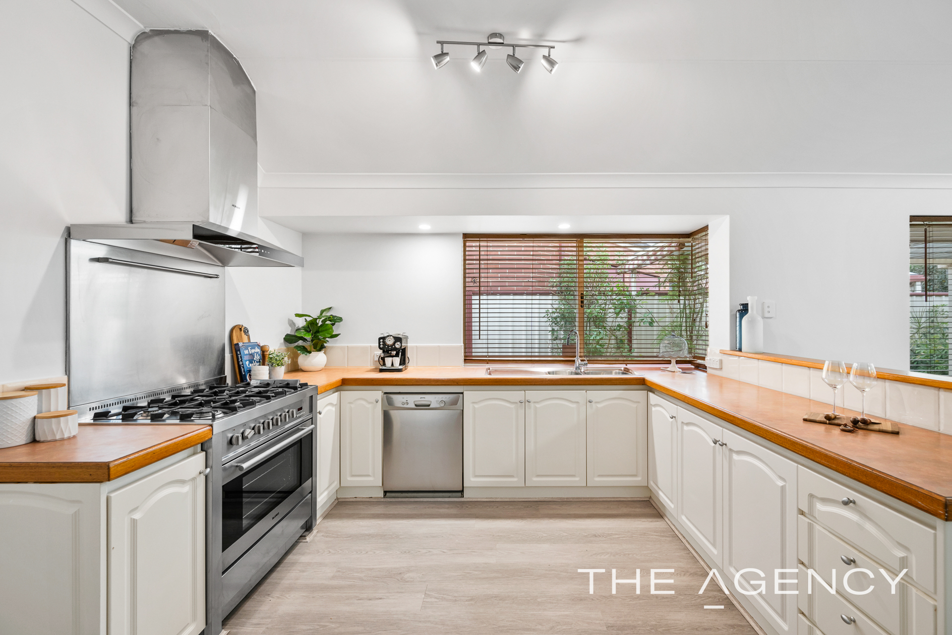8 TINCURRIN DR, SOUTHERN RIVER WA 6110, 0 Bedrooms, 0 Bathrooms, House