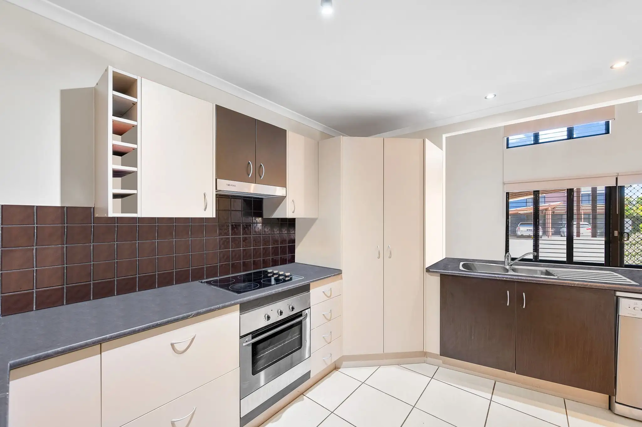 34 MARTEN ST, South Gladstone, Fitzroy, 0部屋, 0バスルーム, Unit