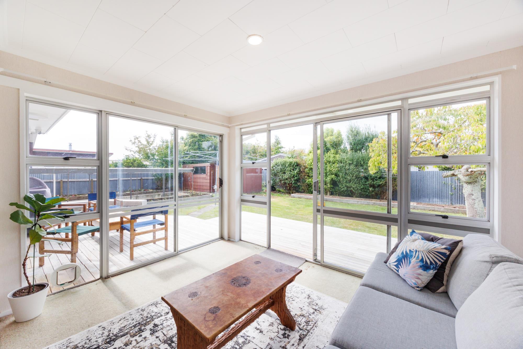 10 Westhaven Grove, Takaro, Palmerston North City, 3部屋, 2バスルーム, House