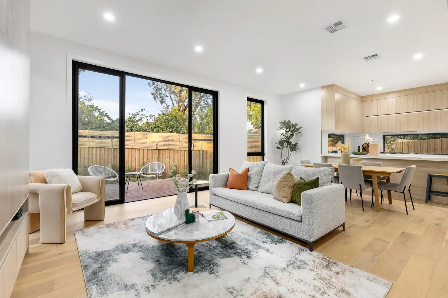 UNIT 6 17 ELMHURST RD, Blackburn, Inner East Melbourne, 0房, 0浴, Townhouse