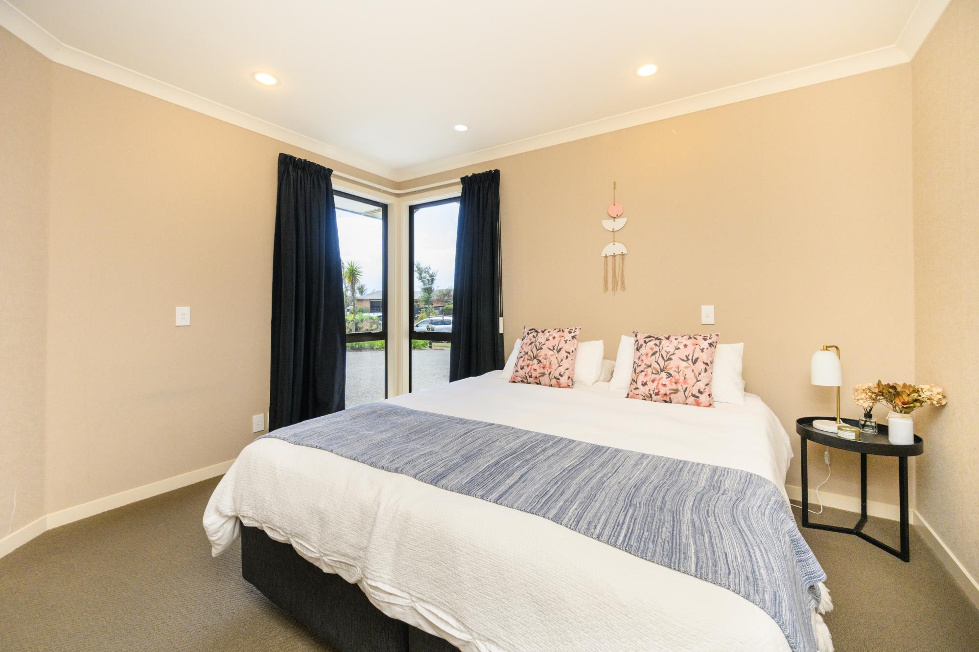 19 Johnstone Drive, Fitzherbert, Palmerston North City, 4 rūma, 2 rūma horoi, House