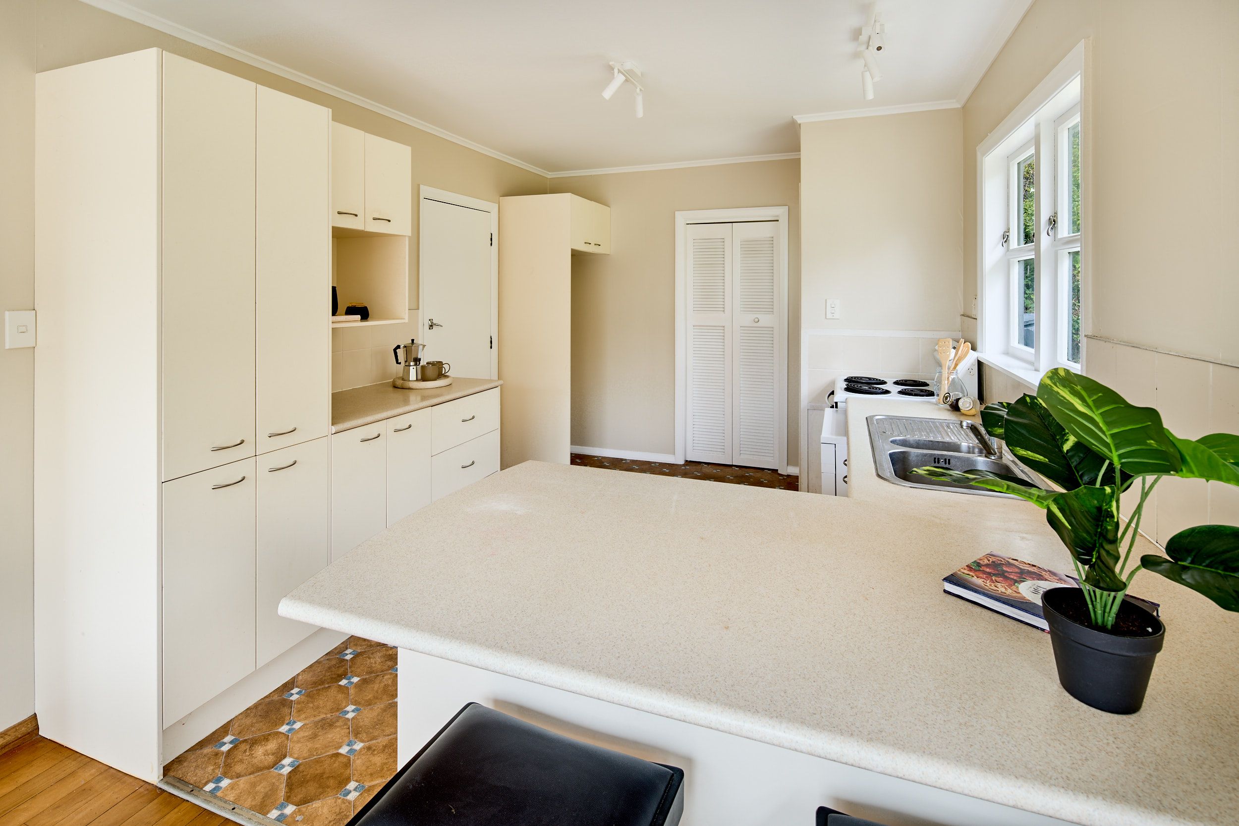 44 Saint Johns Terrace, Tawa, Wellington, 5部屋, 1バスルーム, House
