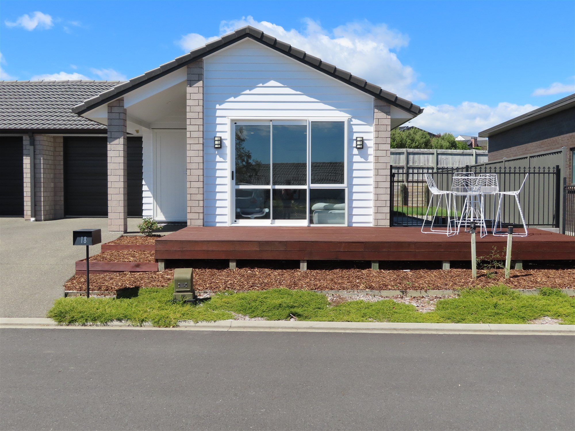 18 Bridle Way