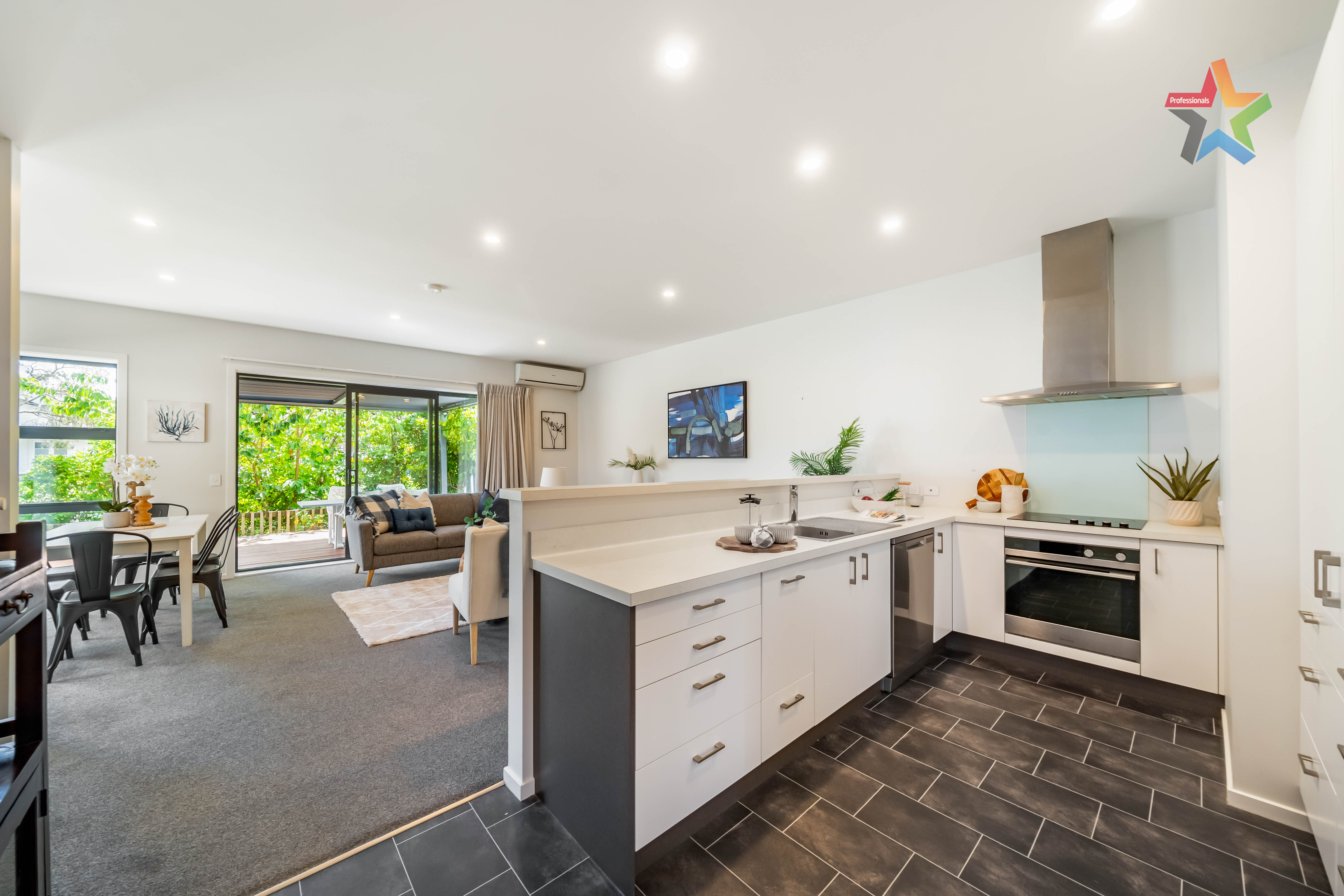 17 Glen Evans Crescent, Fairfield, Lower Hutt, 3 Kuwarto, 2 Banyo, House