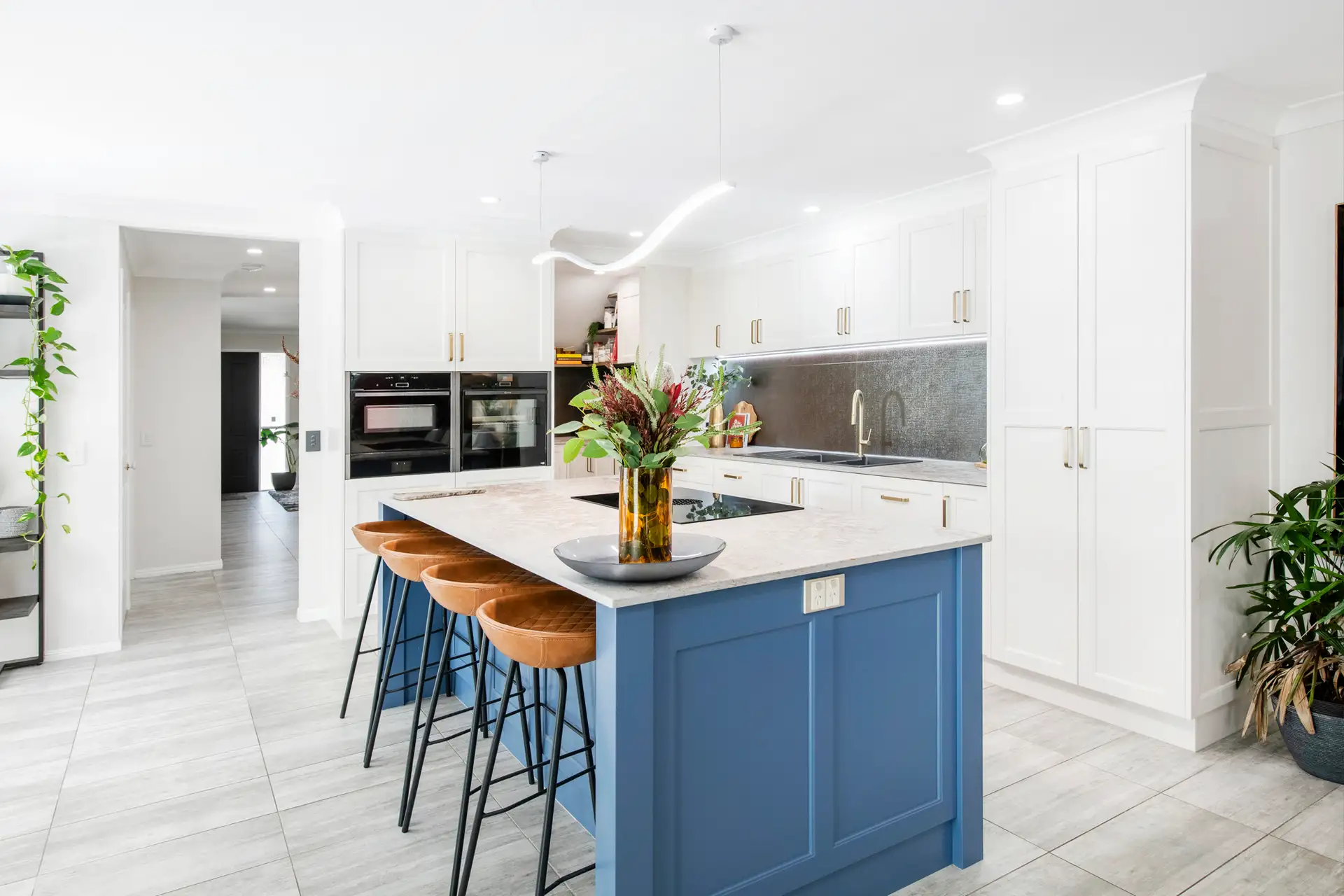 UNIT 2 28 ABALONE AV, Paradise Point, Gold Coast, 0 Bedrooms, 0 Bathrooms, Townhouse