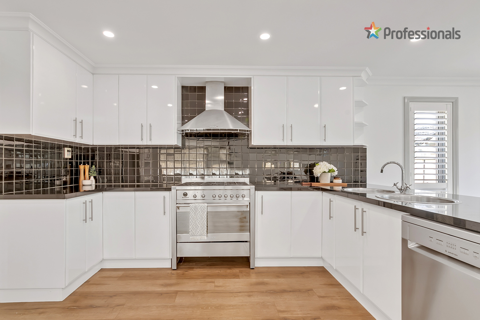 37 WATERVALE BVD, TAYLORS HILL VIC 3037, 0 Bedrooms, 0 Bathrooms, House
