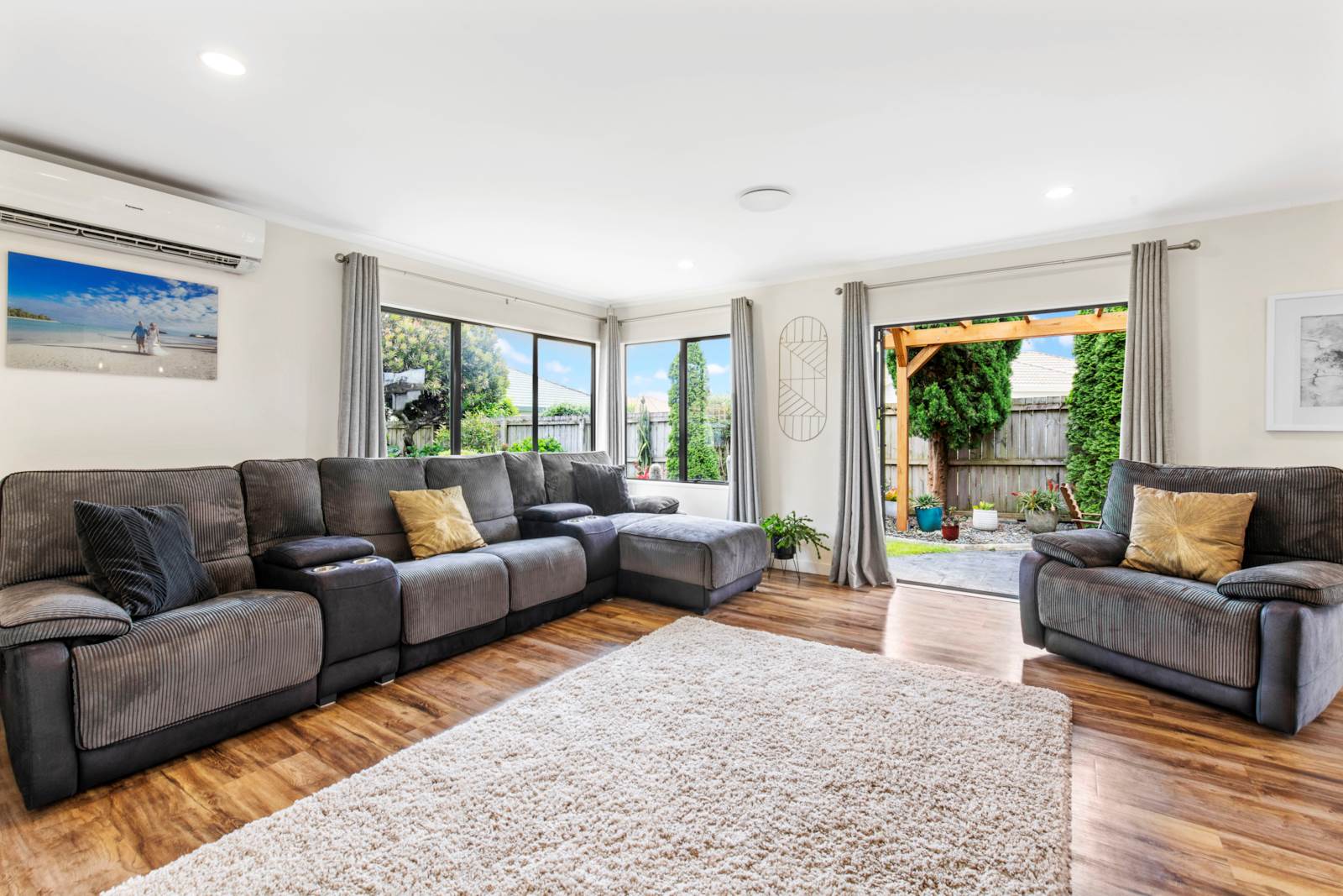 16 Balmore Place, Wattle Downs, Manukau City, 3 Kuwarto, 2 Banyo, House