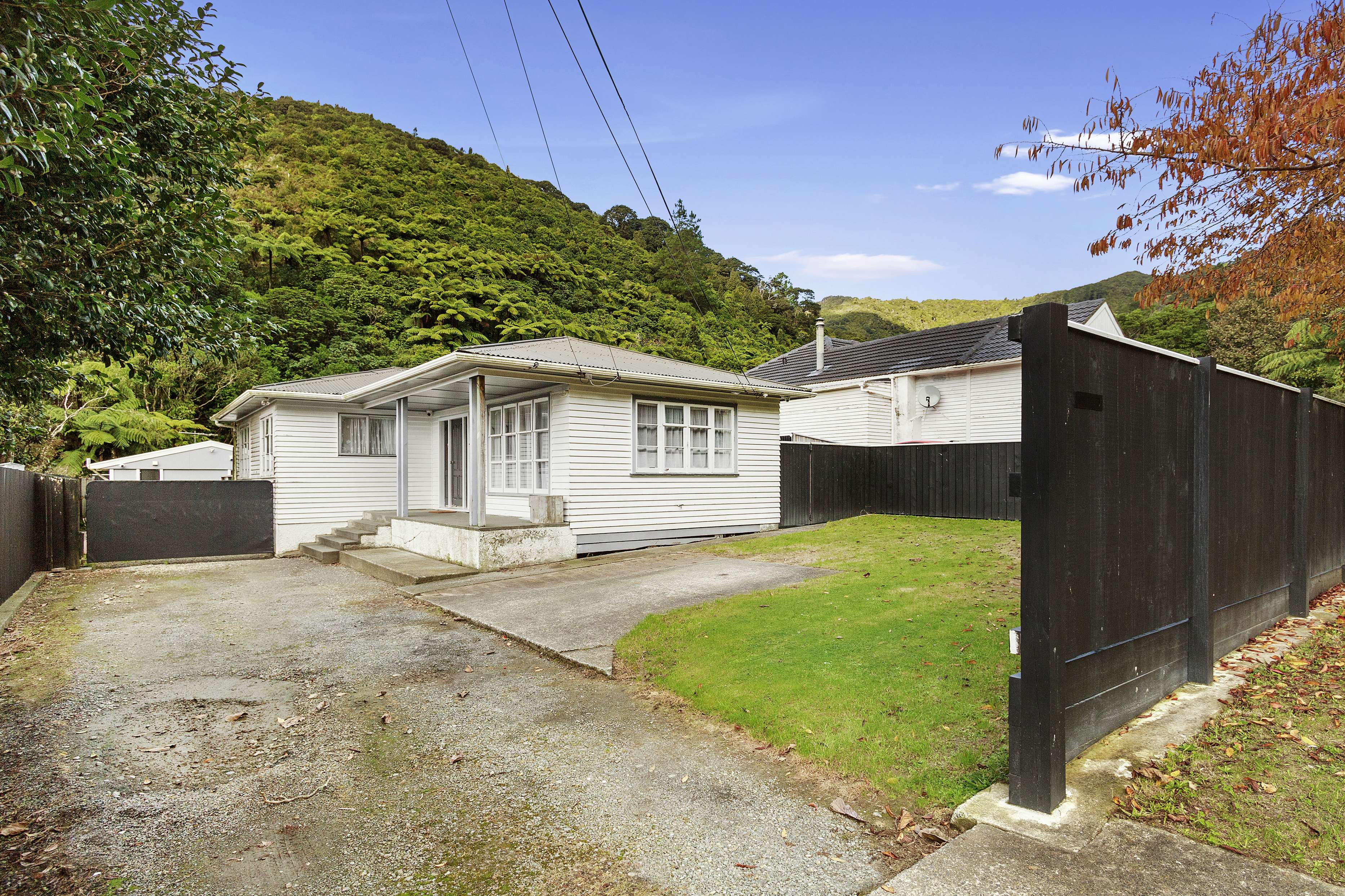 63 Sunny Grove, Wainuiomata, Lower Hutt, 3 Kuwarto, 2 Banyo, House