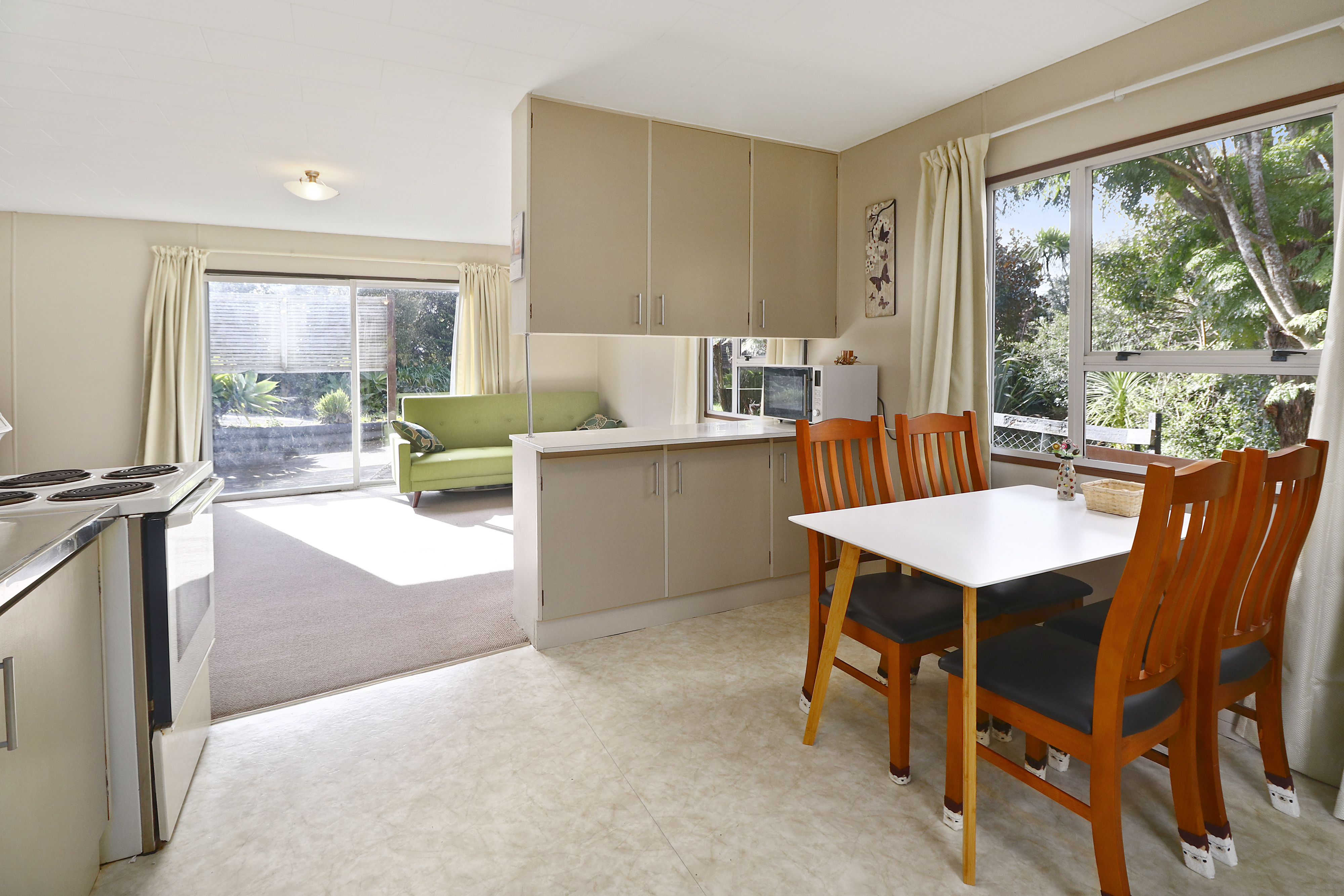 1/1 Burnham Road, Waitakere, Waitakere City, 2 Bedrooms, 1 Bathrooms
