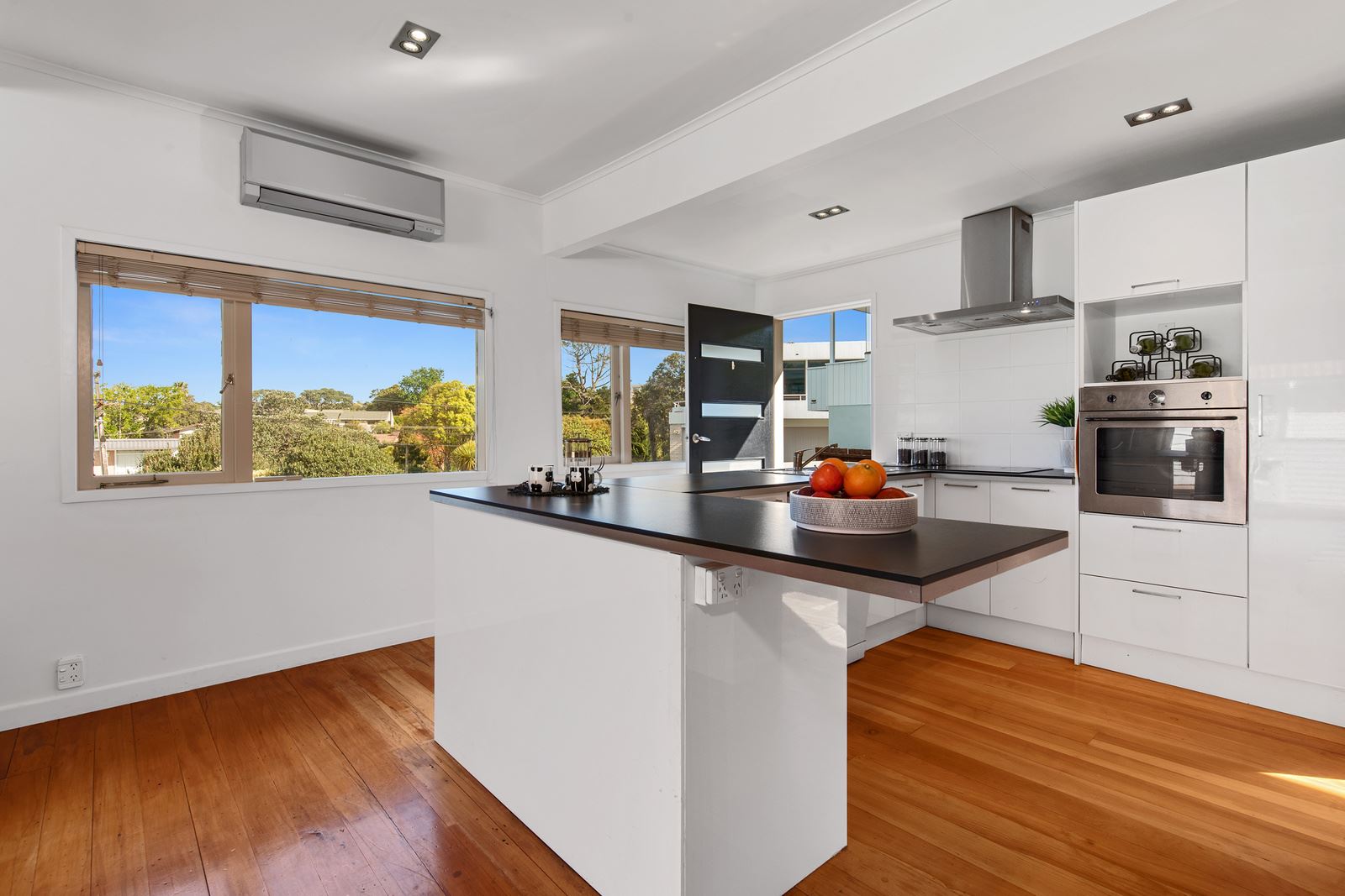 4 The Esplanade, Campbells Bay, North Shore City, 5 રૂમ, 2 બાથરૂમ