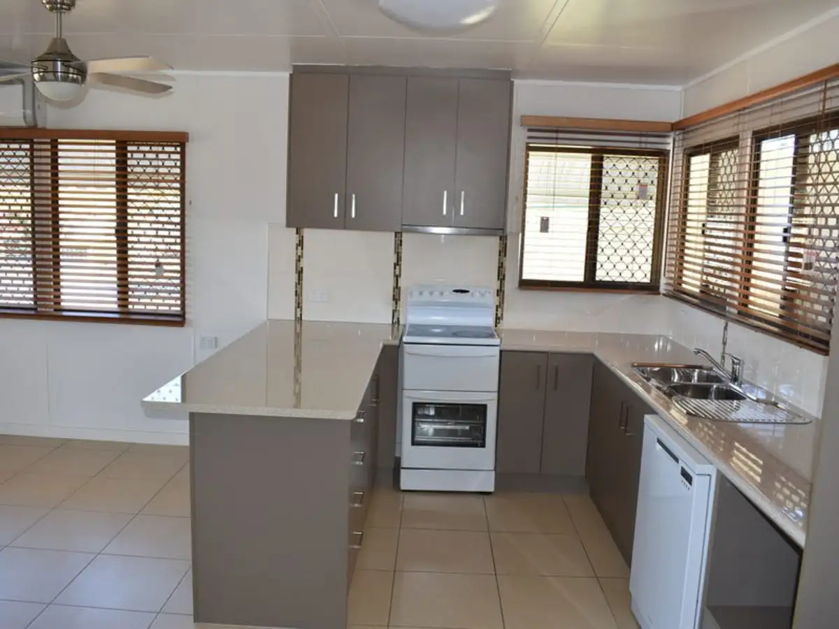 12 STATION ST, HELIDON QLD 4344, 0房, 0浴, House