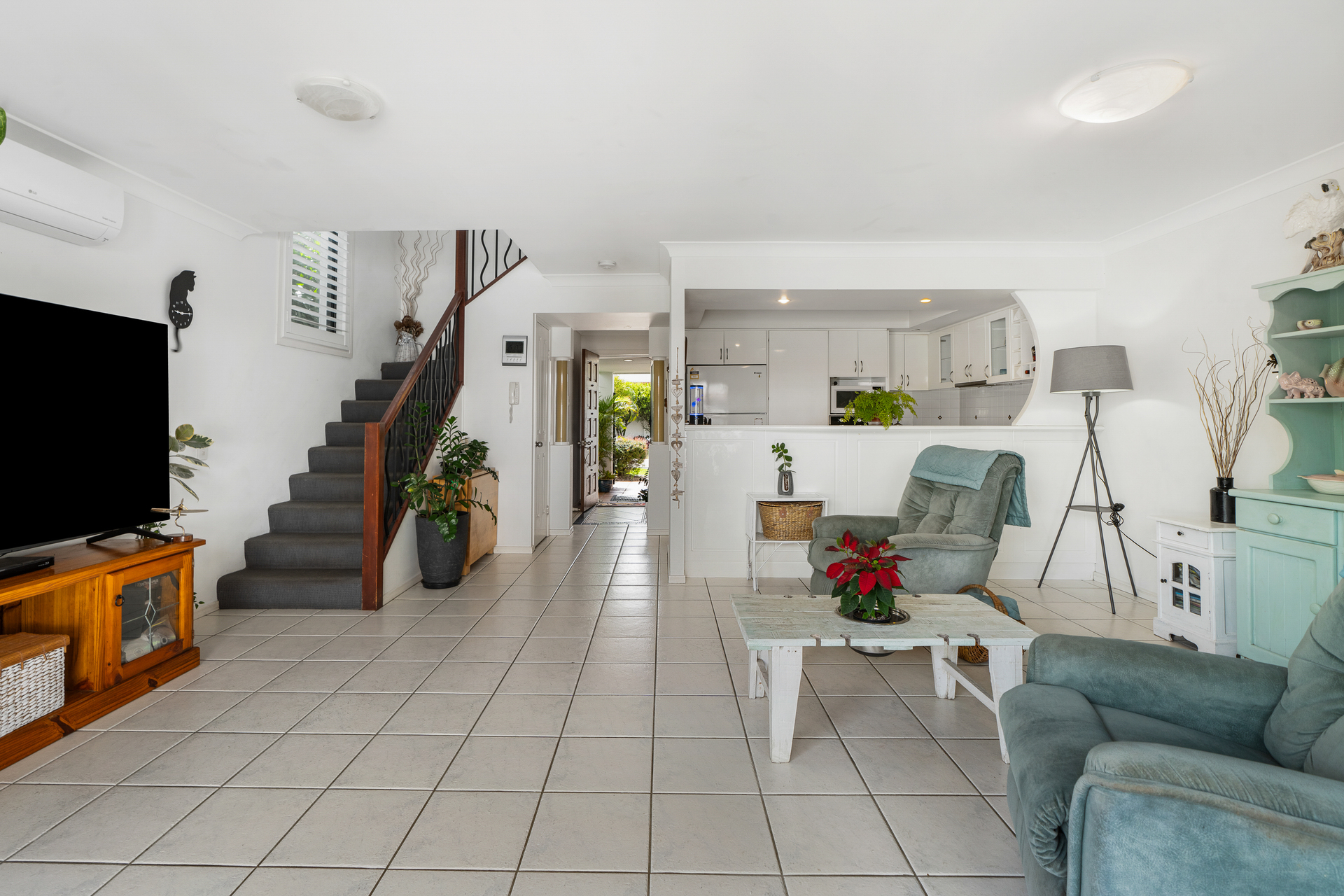 CHAMONIX UNIT 1601 2214 GOLD COAST HWY, MERMAID WATERS QLD 4218, 0 Bedrooms, 0 Bathrooms, Townhouse