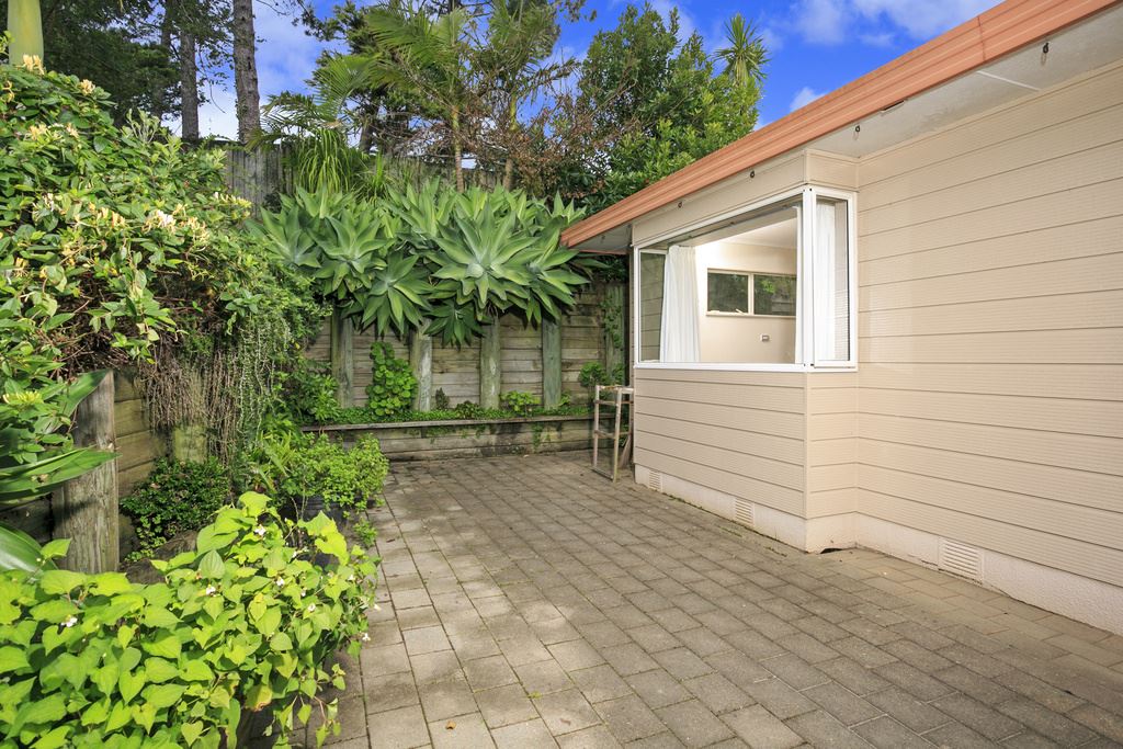 2/22 Grenadine Place, Unsworth Heights, North Shore City, 3 રૂમ, 0 બાથરૂમ