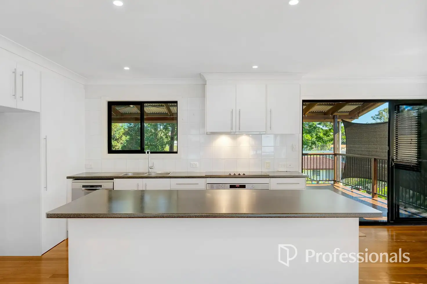 6 LANGURA CR, FERNY HILLS QLD 4055, 0房, 0浴, House