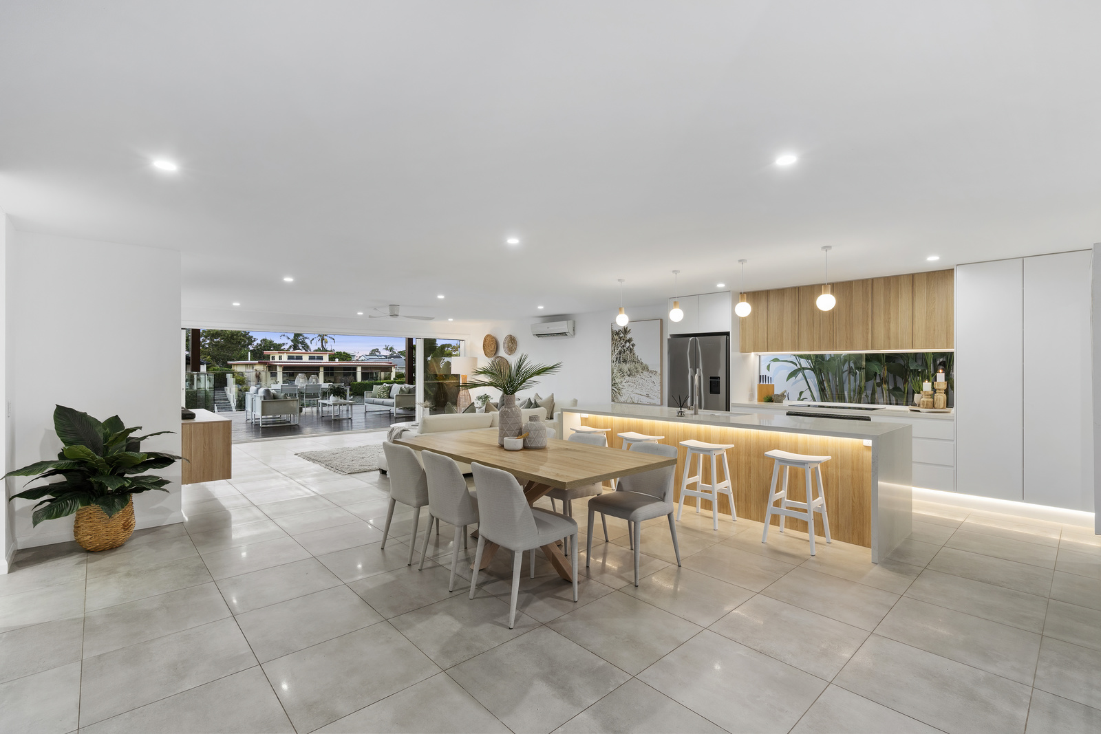 6 CARMEL CT, Broadbeach Waters, Gold Coast, 0 कमरे, 0 बाथरूम, House