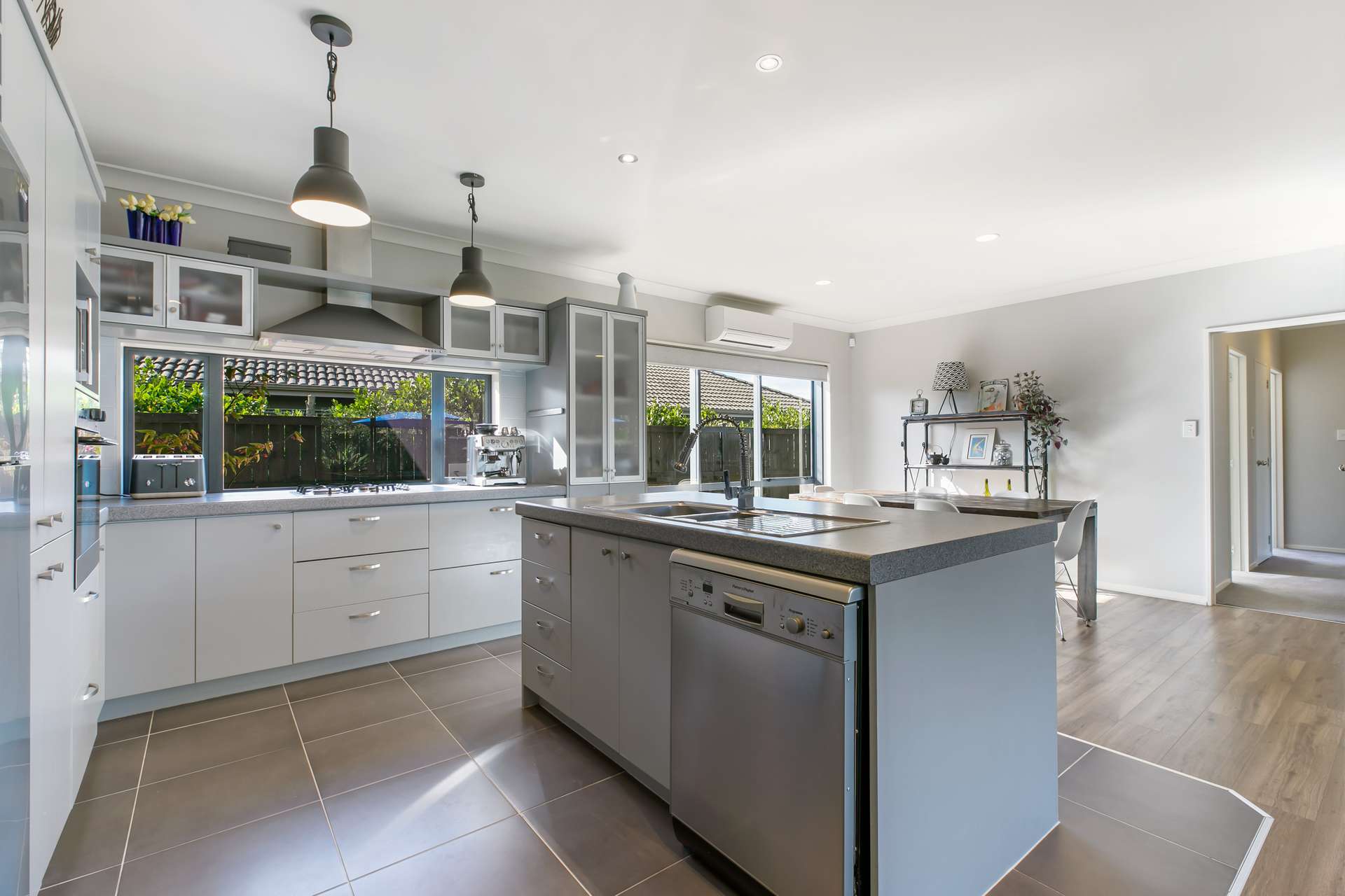 56 Stranraer Crescent, Wattle Downs, Manukau City, 4房, 2浴