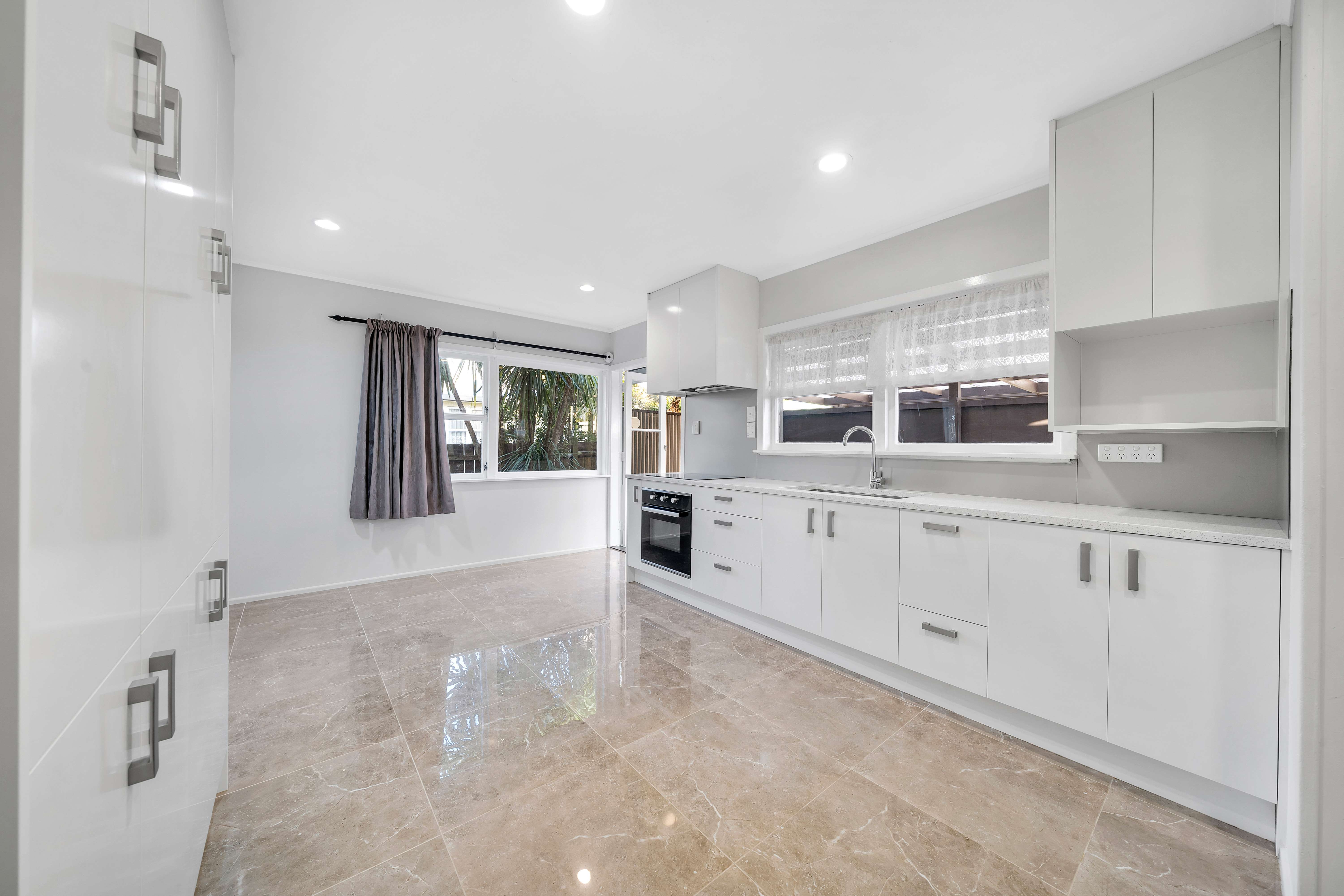 38 Pinedale Place, Henderson, Waitakere City, 5 कमरे, 0 बाथरूम, House