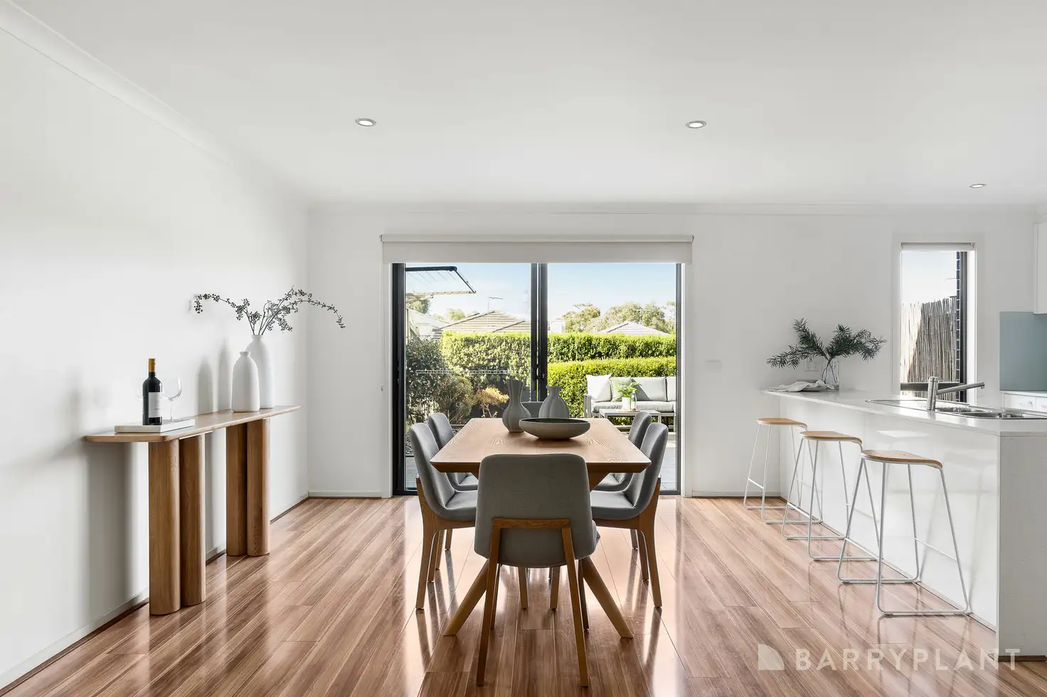 13 HUBBLE RD, Croydon, East Melbourne, 0 कमरे, 0 बाथरूम, Townhouse