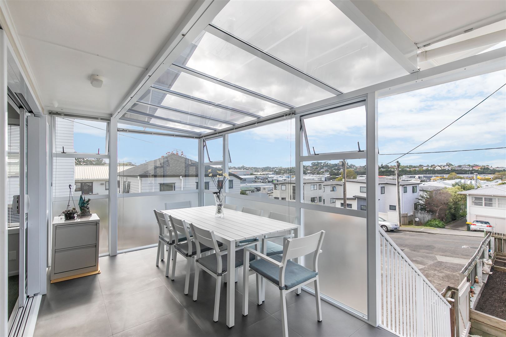 1/8 Woodall Place, Totara Vale, North Shore City, 2 રૂમ, 0 બાથરૂમ
