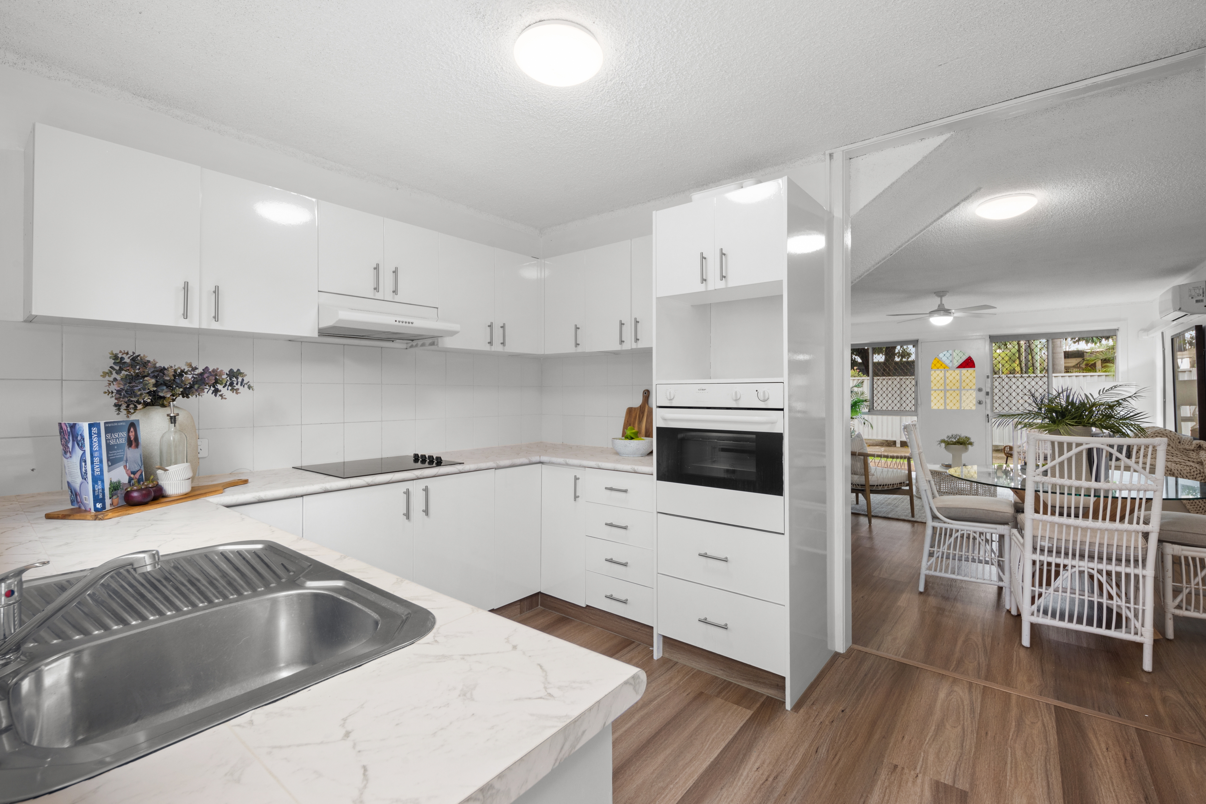 UNIT 6 14 CENTRAL ST, Labrador, Gold Coast, 0 침실, 0 욕실, Townhouse