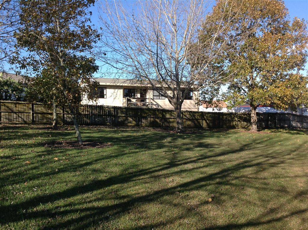2/109 Athena Drive, Totara Vale, North Shore City, 3 રૂમ, 0 બાથરૂમ