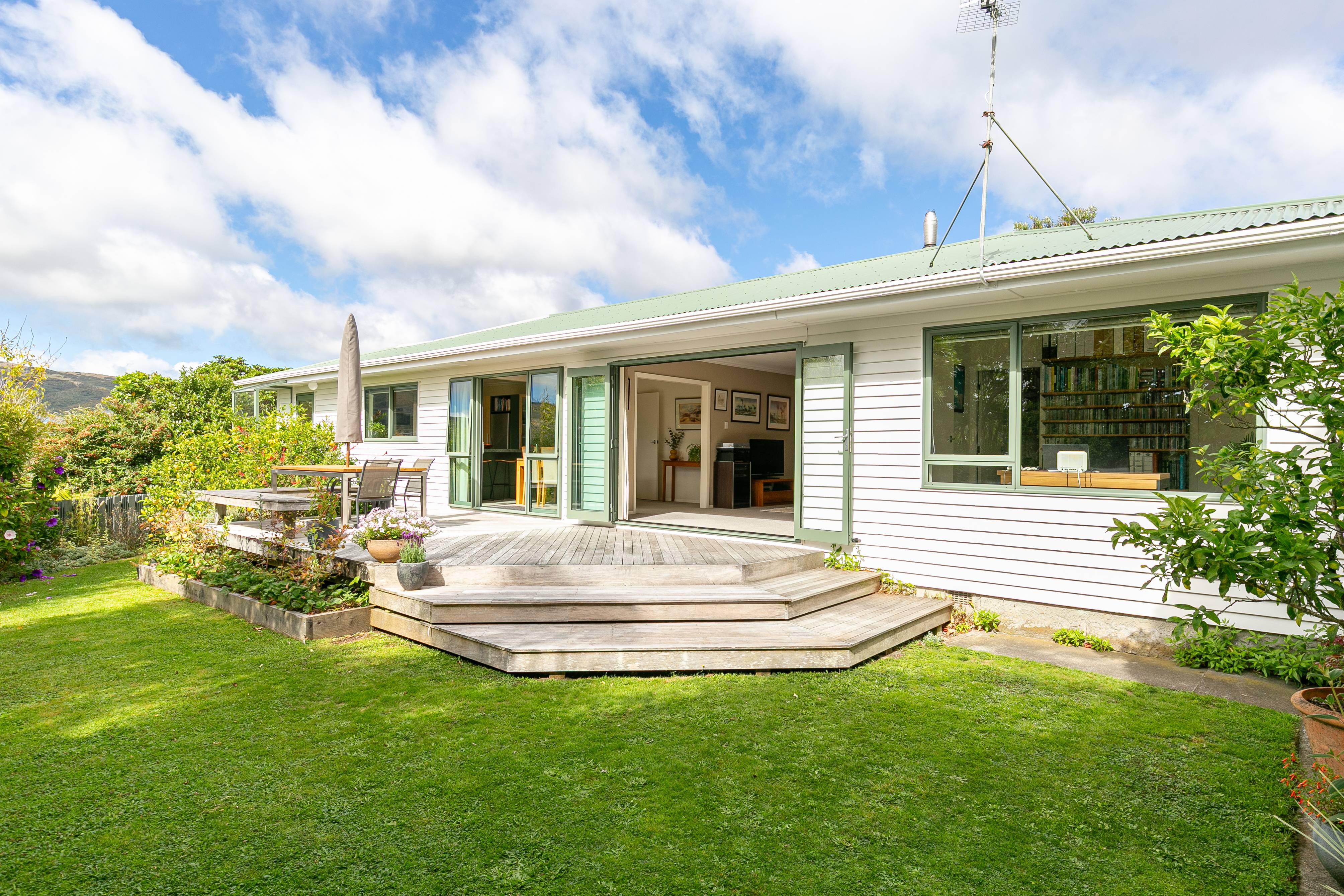 8 Saint Johns Terrace, Tawa