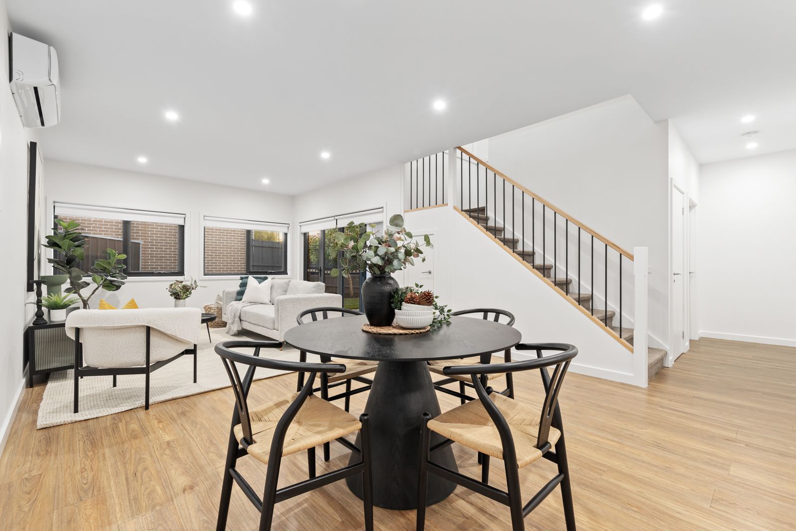UNIT 2 11 VICTORIA ST, Ringwood East, East Melbourne, 0 phòng ngủ, 0 phòng tắm, Townhouse
