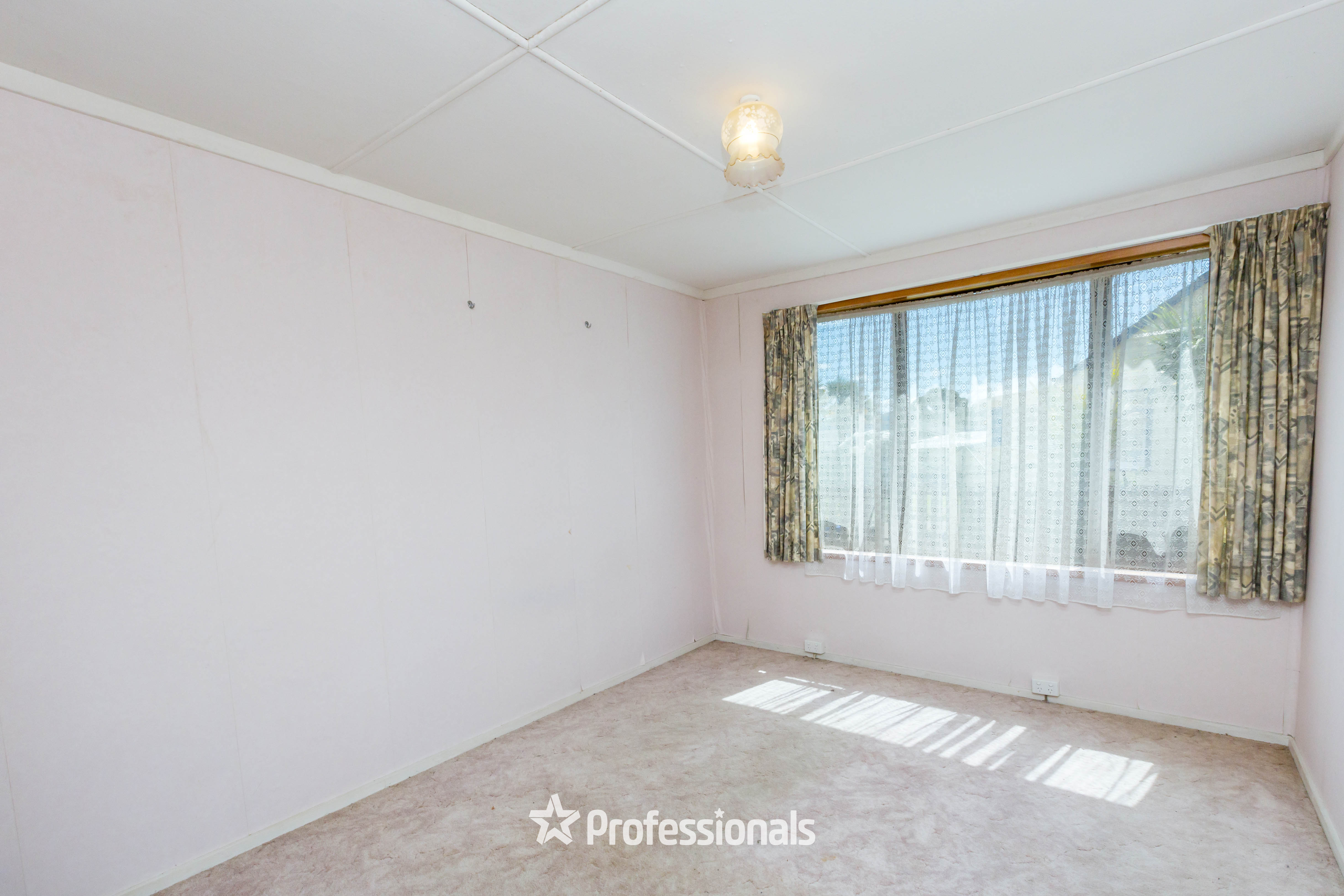 17 Cleland Crescent, Naenae, Lower Hutt, 2 Kuwarto, 1 Banyo, House