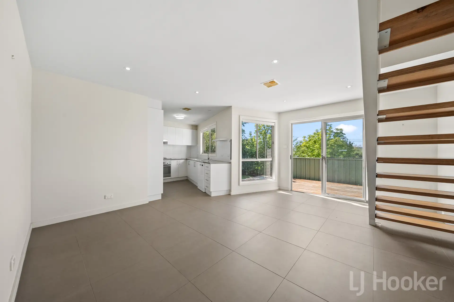 UNIT 1 2-4 CASSIDY ST, Queanbeyan West, South Coast, 0 Kuwarto, 0 Banyo, Townhouse