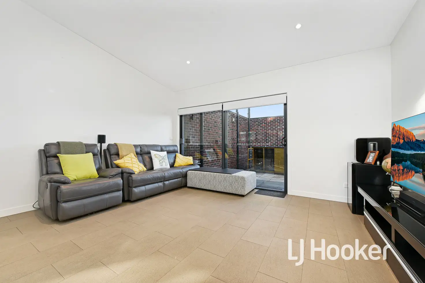 35A KING GEORGE PDE, Dandenong, South East Melbourne, 0 ห้องนอน, 0 ห้องน้ำ, Townhouse