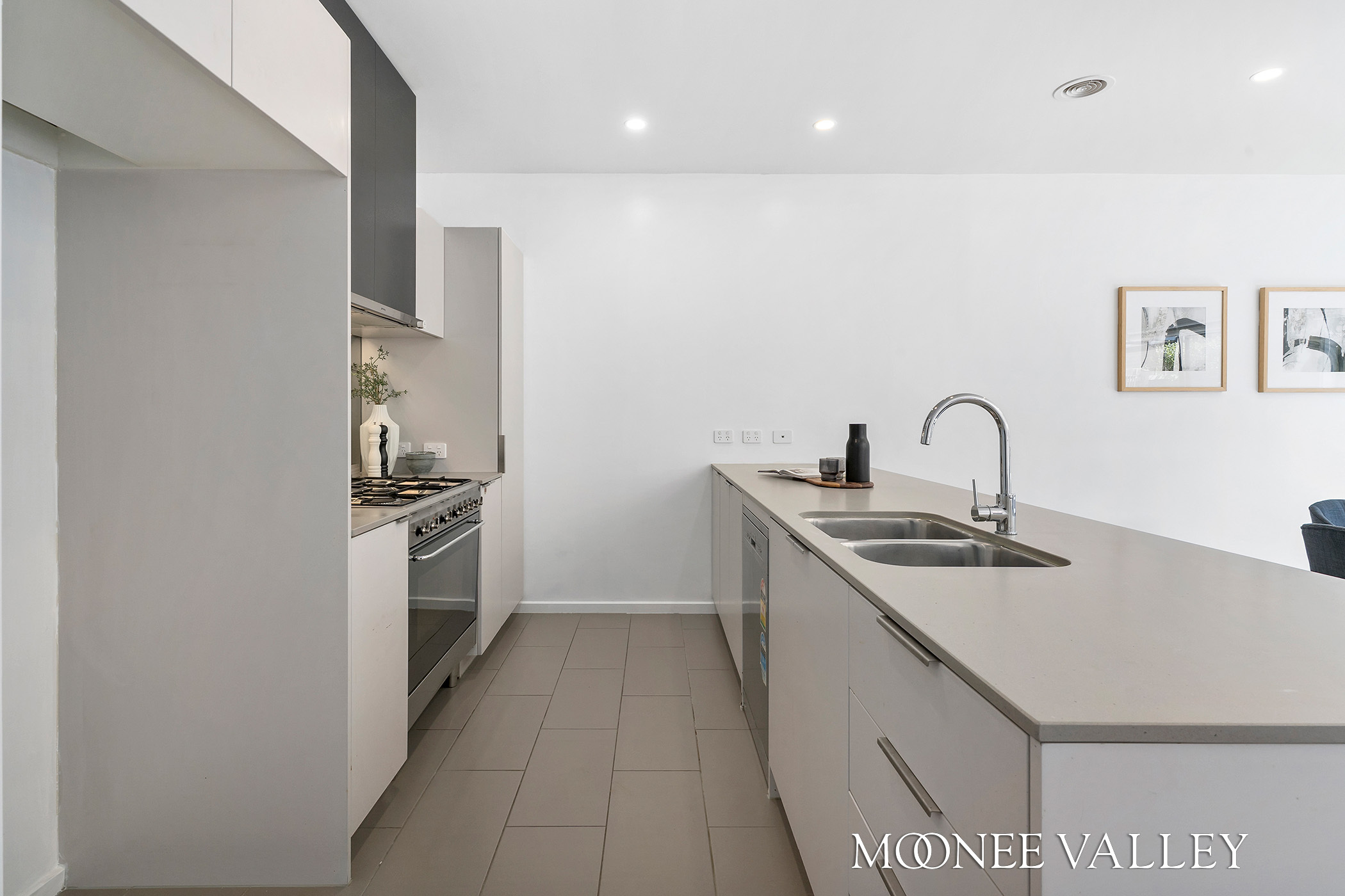 9 FAIRVIEW CR, AVONDALE HEIGHTS VIC 3034, 0 Bedrooms, 0 Bathrooms, House