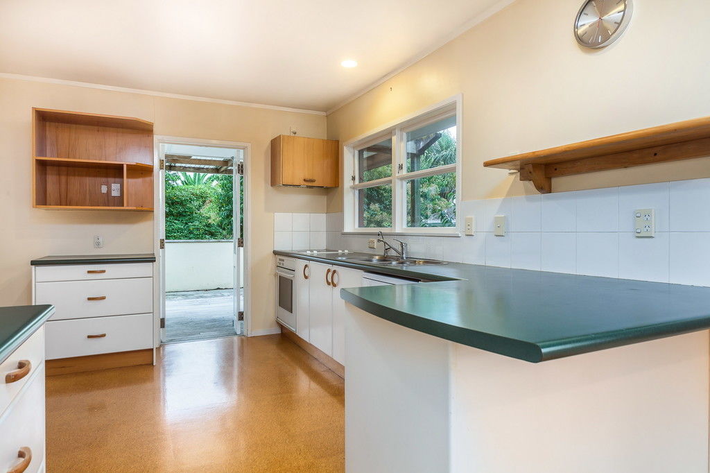 6 Graham Avenue, Te Atatu Peninsula, Waitakere City, 7 Kuwarto, 2 Banyo