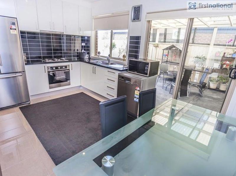 24 MILFORD CT, Meadow Heights, North Melbourne, 0 غرف, 0 حمامات, Townhouse
