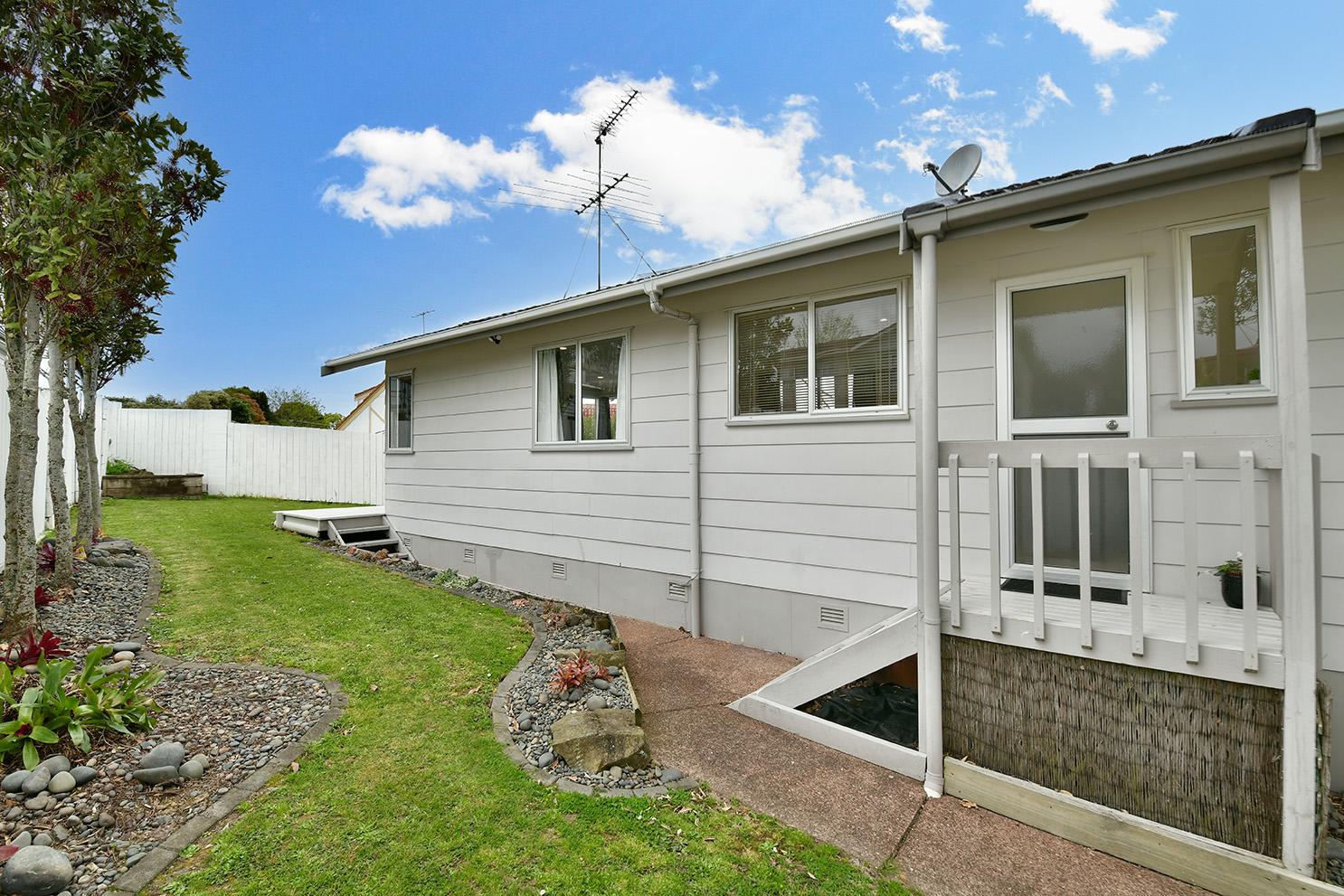 1/17 Athena Drive, Totara Vale, North Shore City, 3 રૂમ, 1 બાથરૂમ