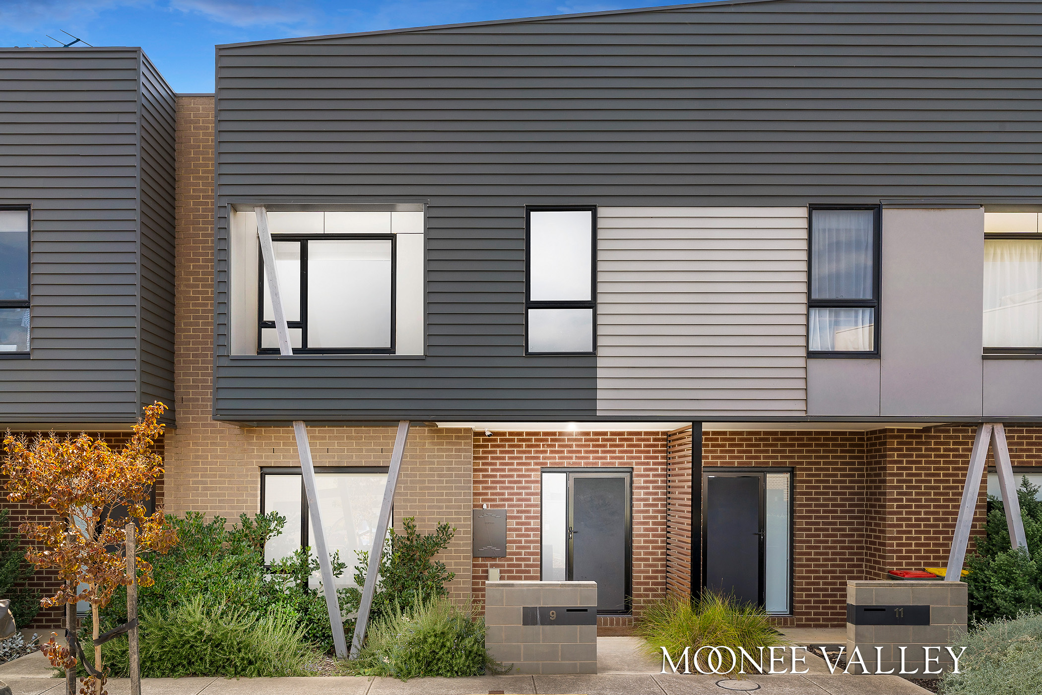 9 FAIRVIEW CR, AVONDALE HEIGHTS VIC 3034, 0 Bedrooms, 0 Bathrooms, House