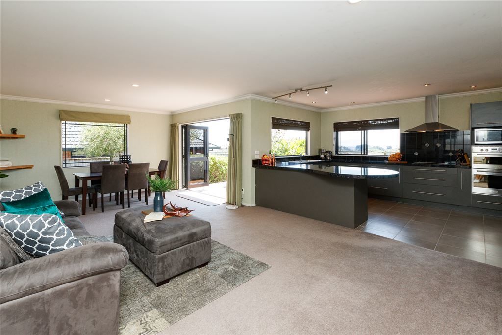 127 Pacific Drive, Fitzherbert, Palmerston North City, 4 Bedrooms, 2 Bathrooms