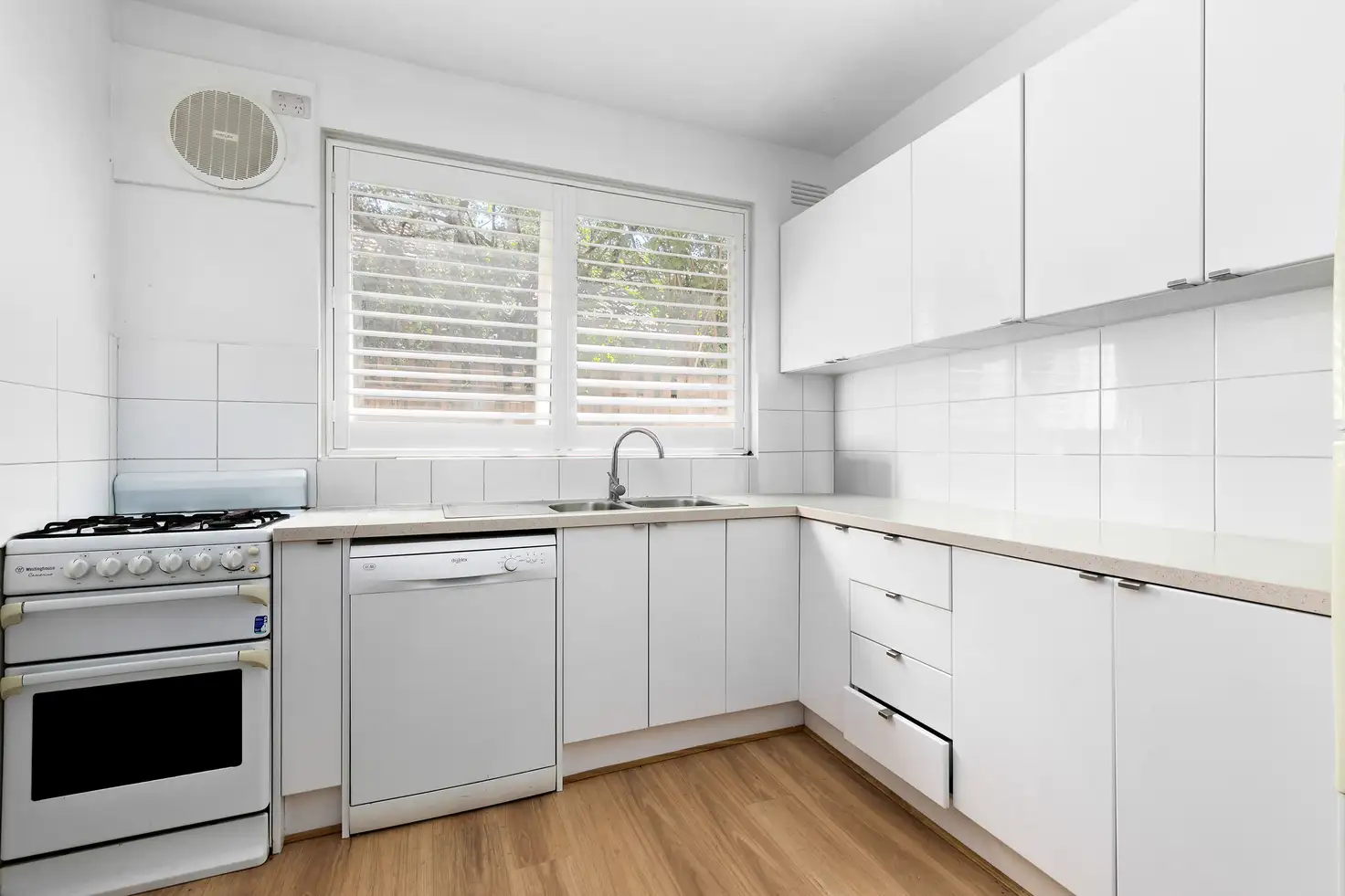 UNIT 1 12 FLETCHER ST, Essendon, North Melbourne, 0 Kuwarto, 0 Banyo, Unit